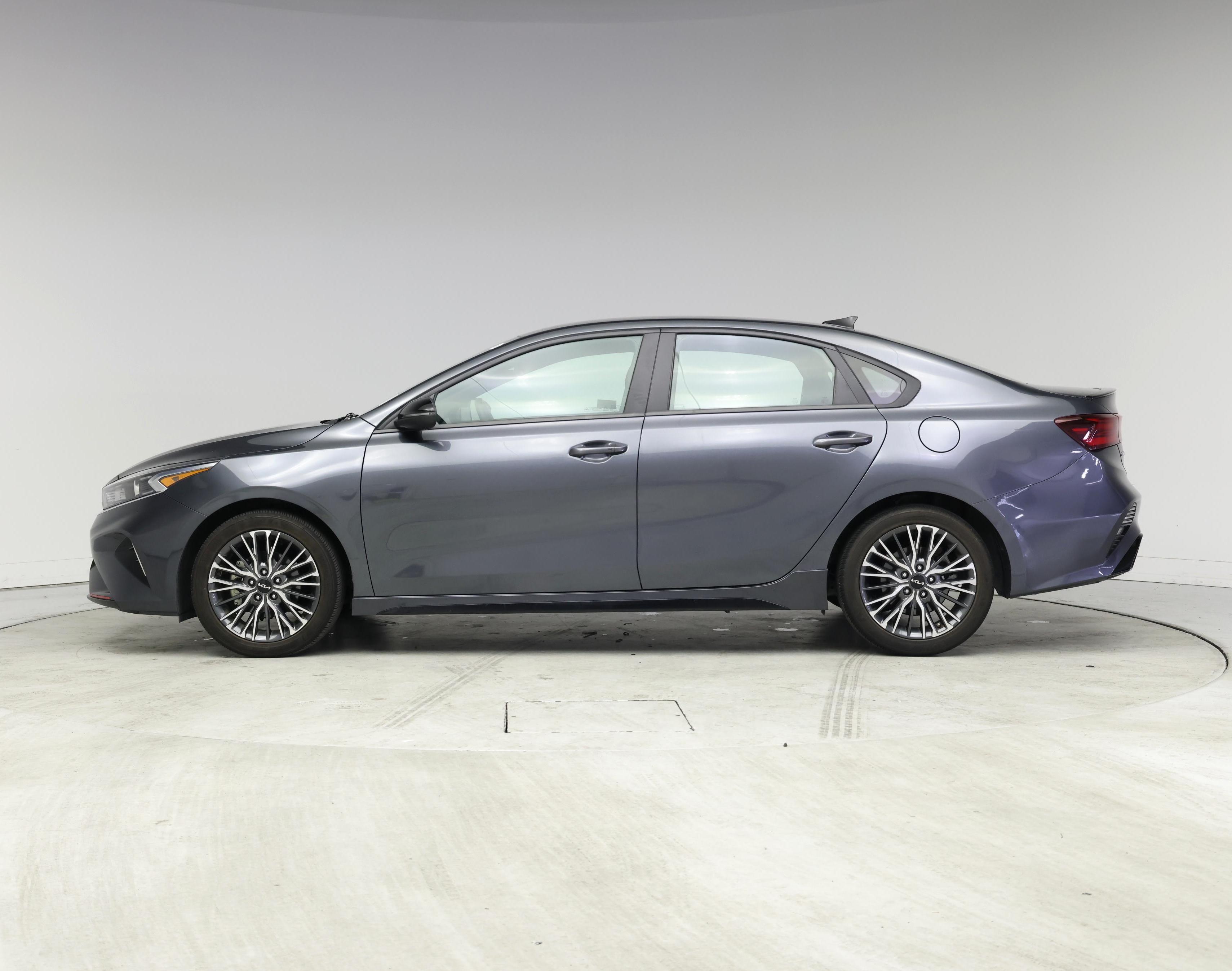 Thumbnail: 2022 Kia Forte - 3