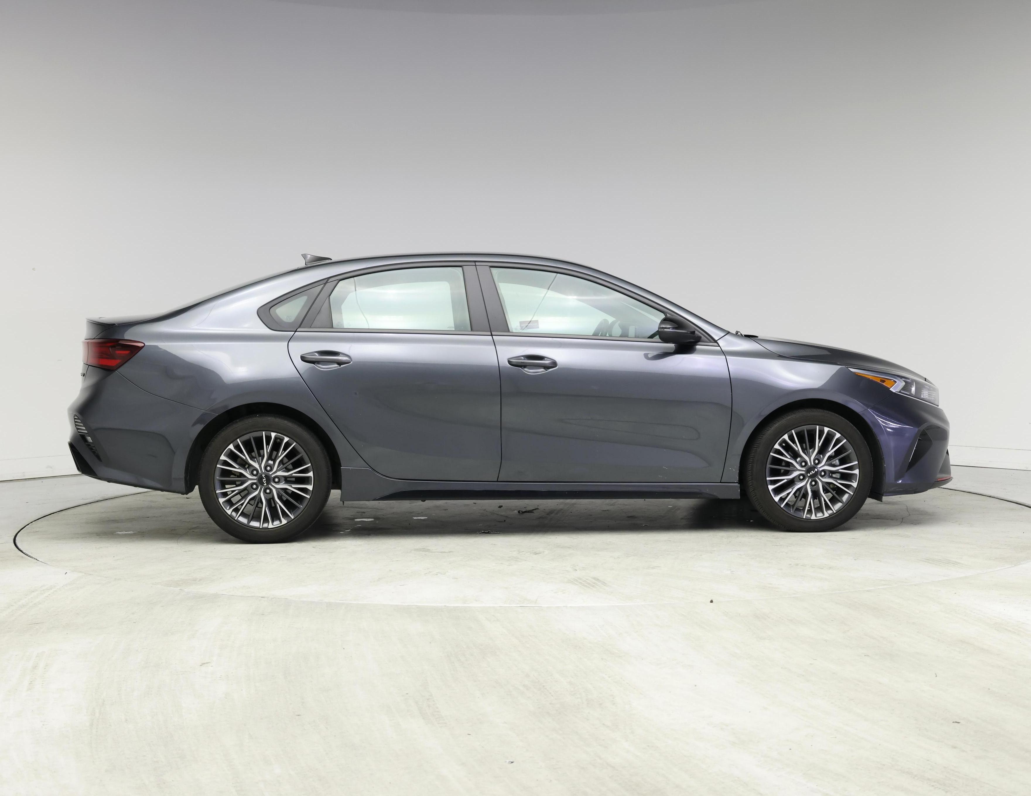 Thumbnail: 2022 Kia Forte - 7