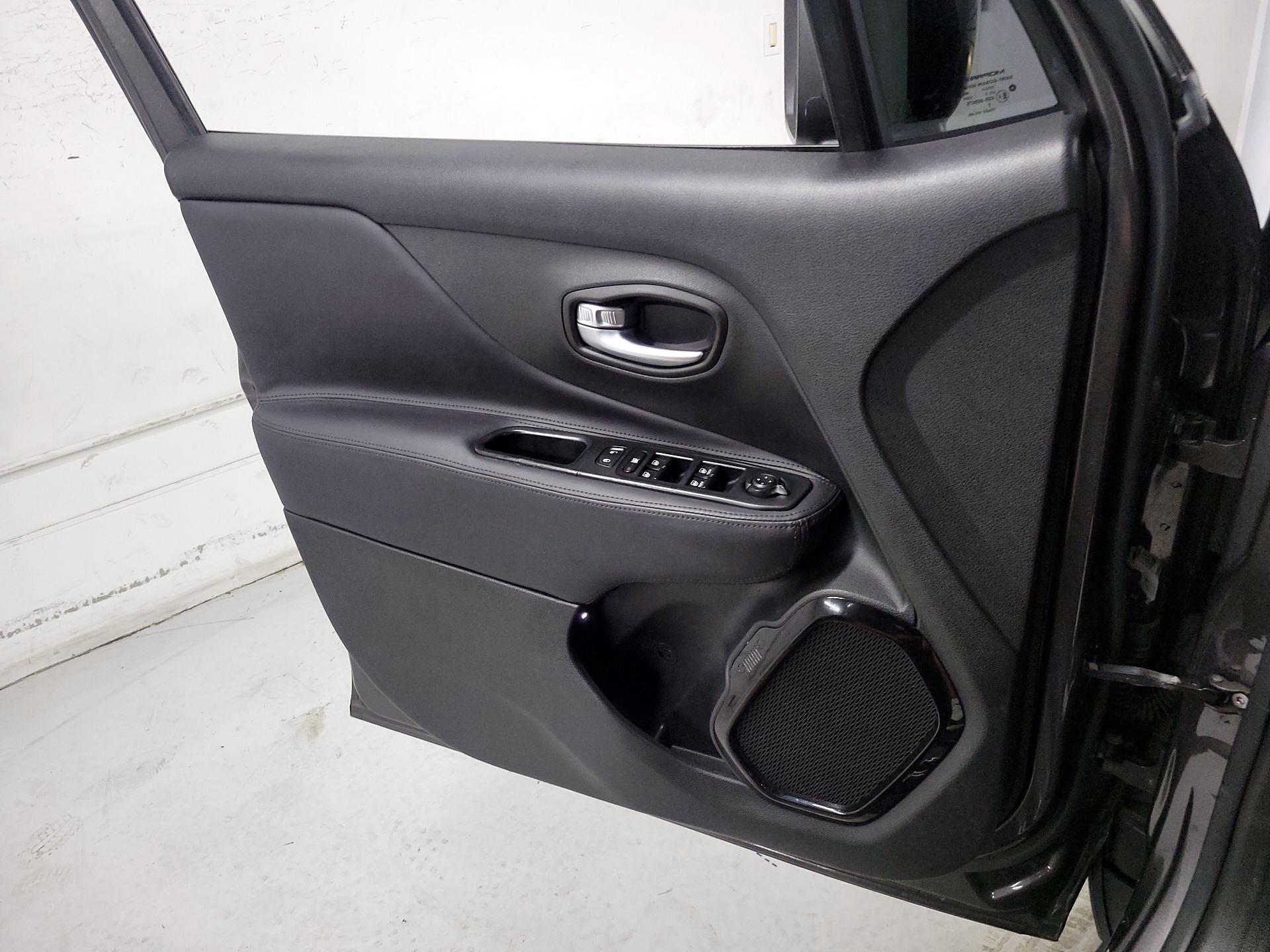 Thumbnail: 2016 Jeep Renegade - 12