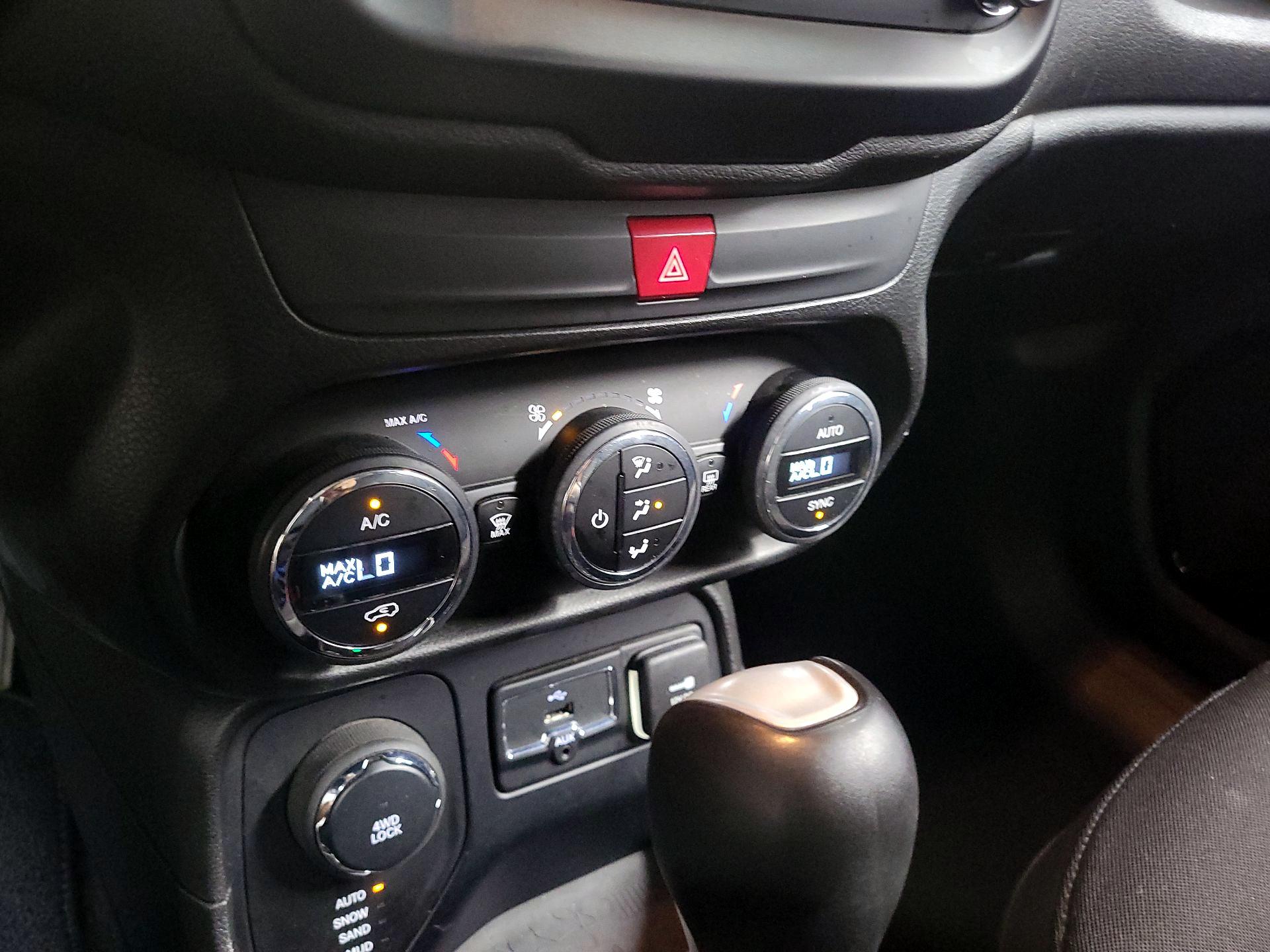 Thumbnail: 2016 Jeep Renegade - 15