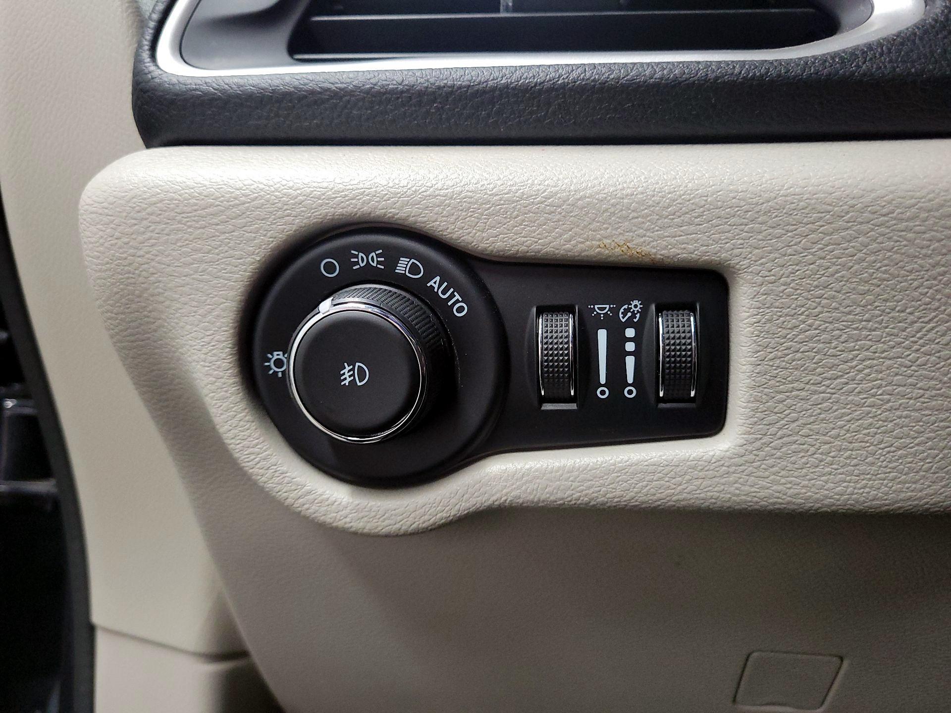 Thumbnail: 2021 Chrysler Pacifica - 13
