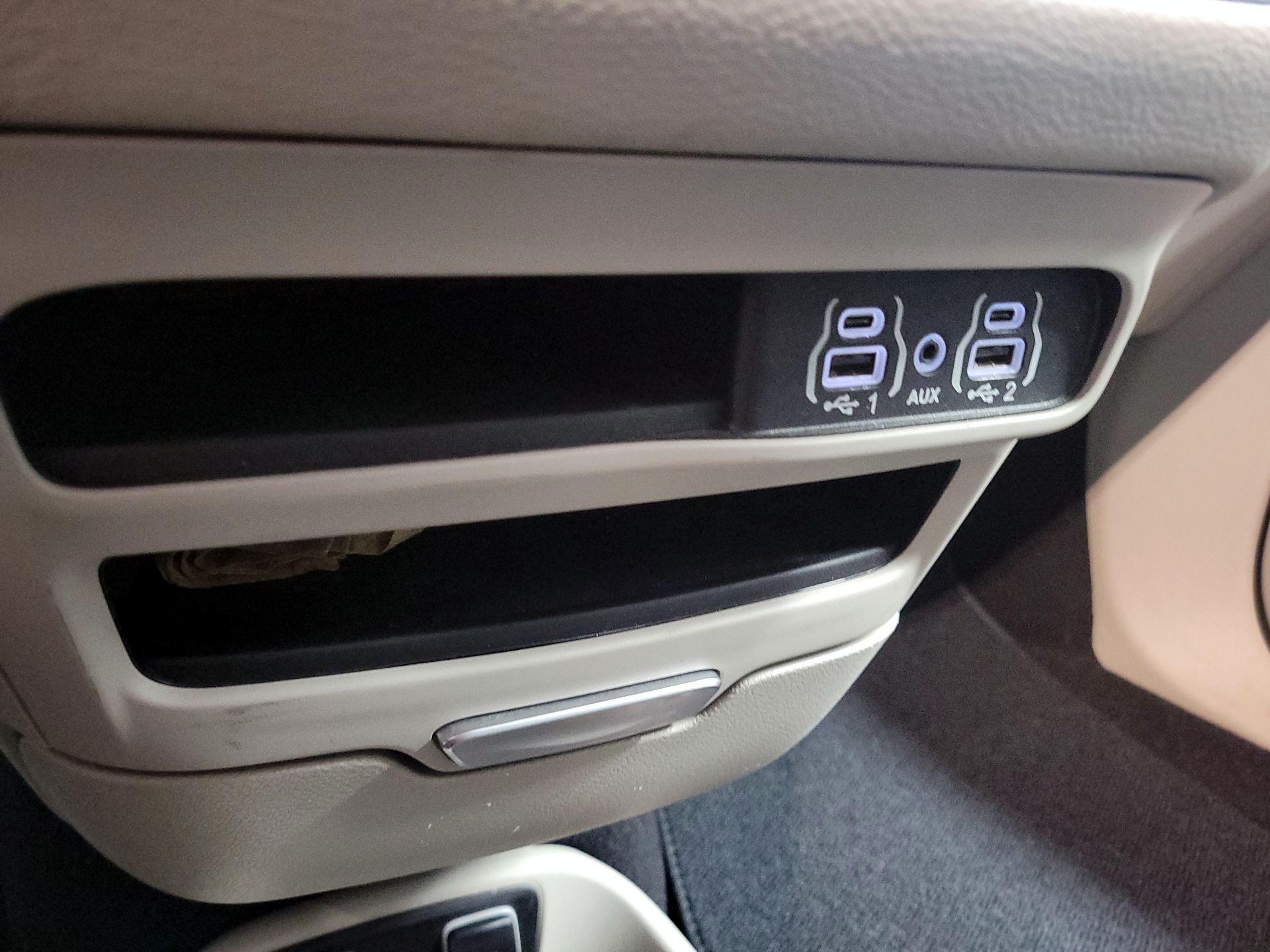 Thumbnail: 2021 Chrysler Pacifica - 19