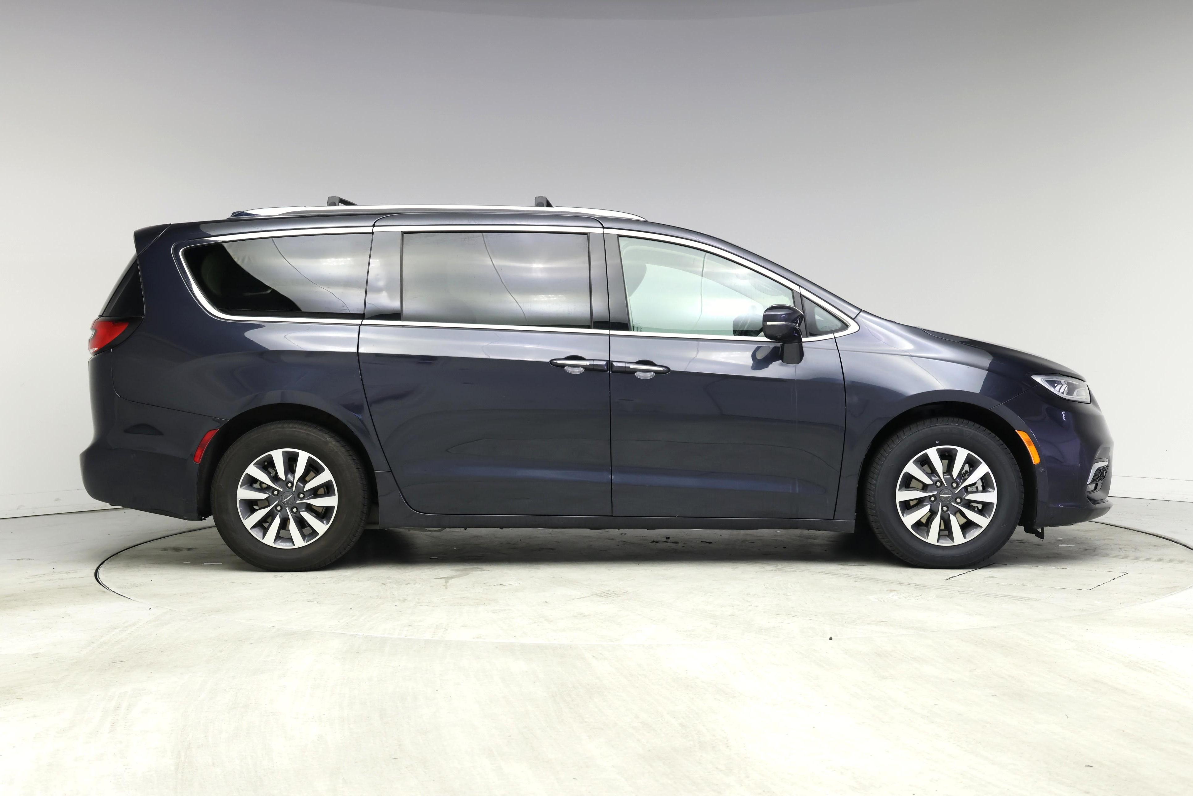 Thumbnail: 2021 Chrysler Pacifica - 7