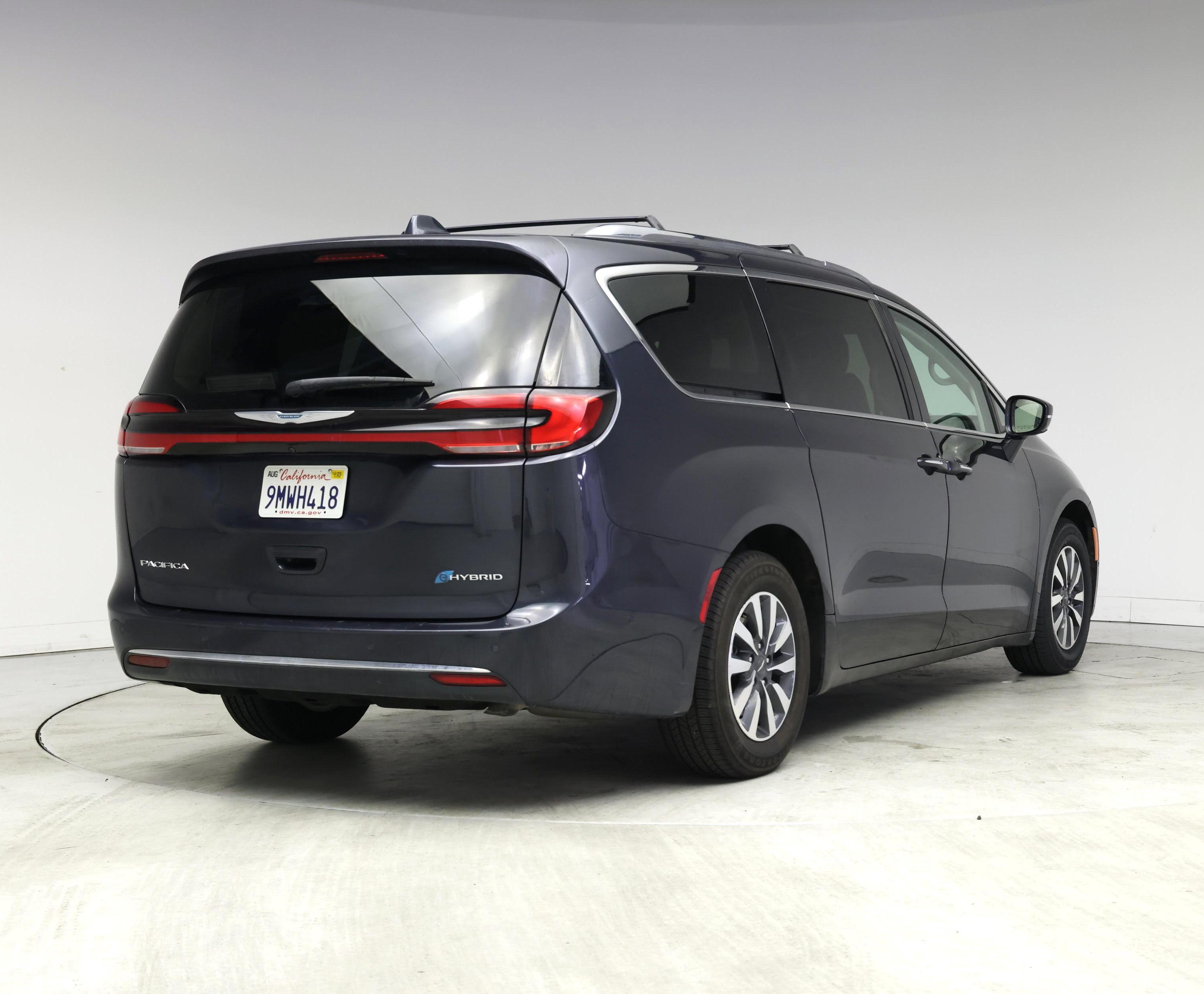 Thumbnail: 2021 Chrysler Pacifica - 8