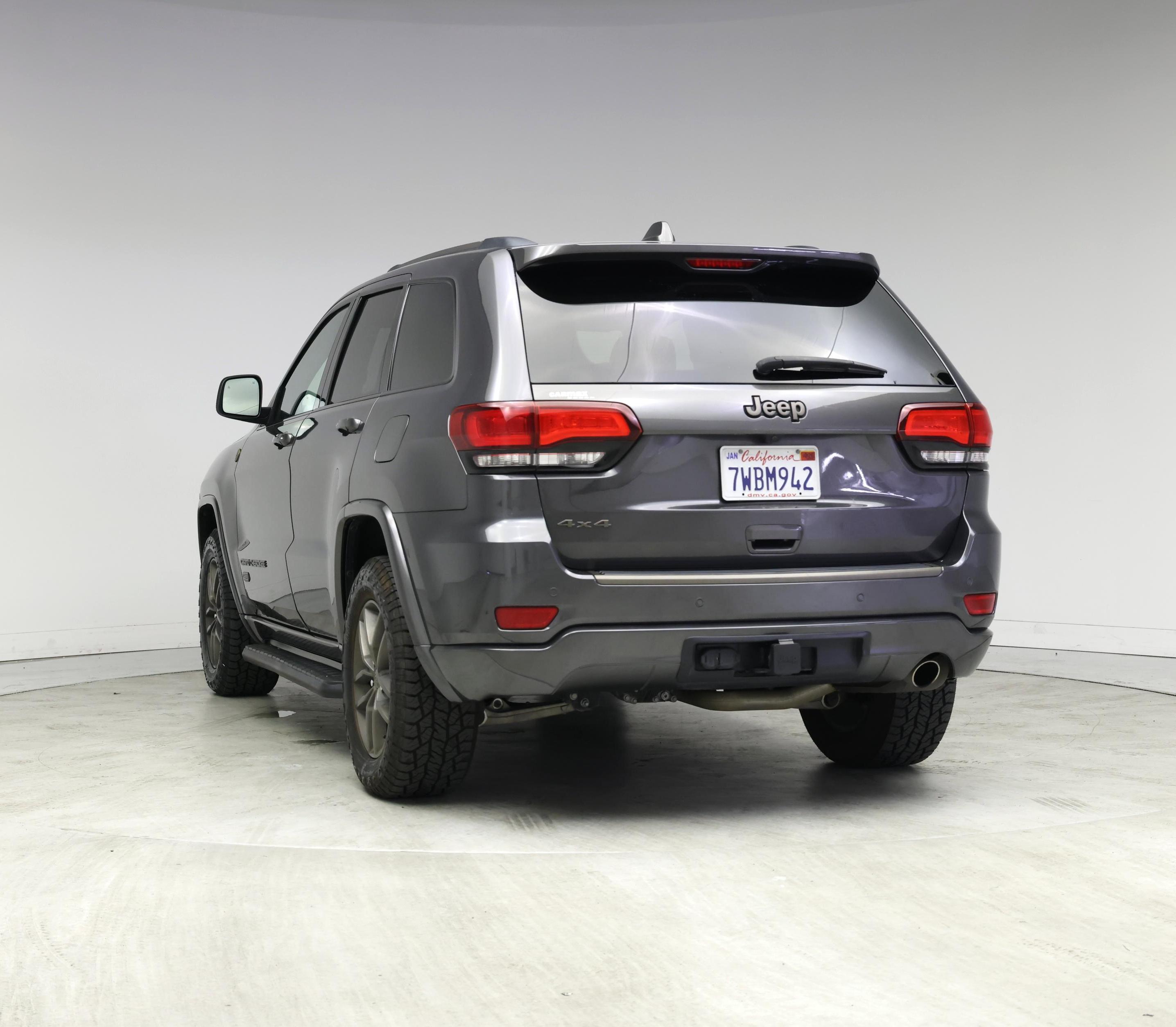 Thumbnail: 2017 Jeep Grand Cherokee - 2