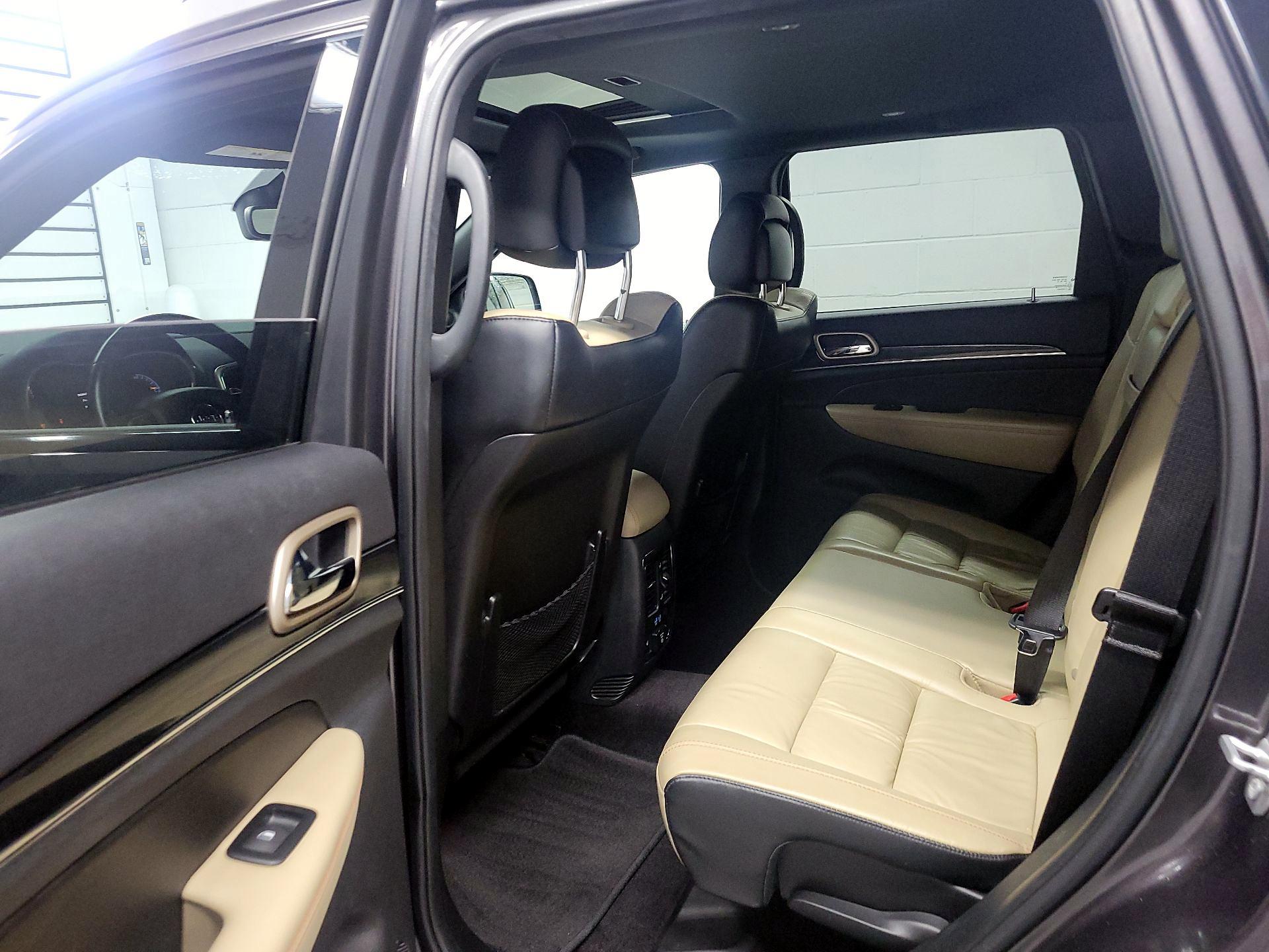 Thumbnail: 2017 Jeep Grand Cherokee - 19