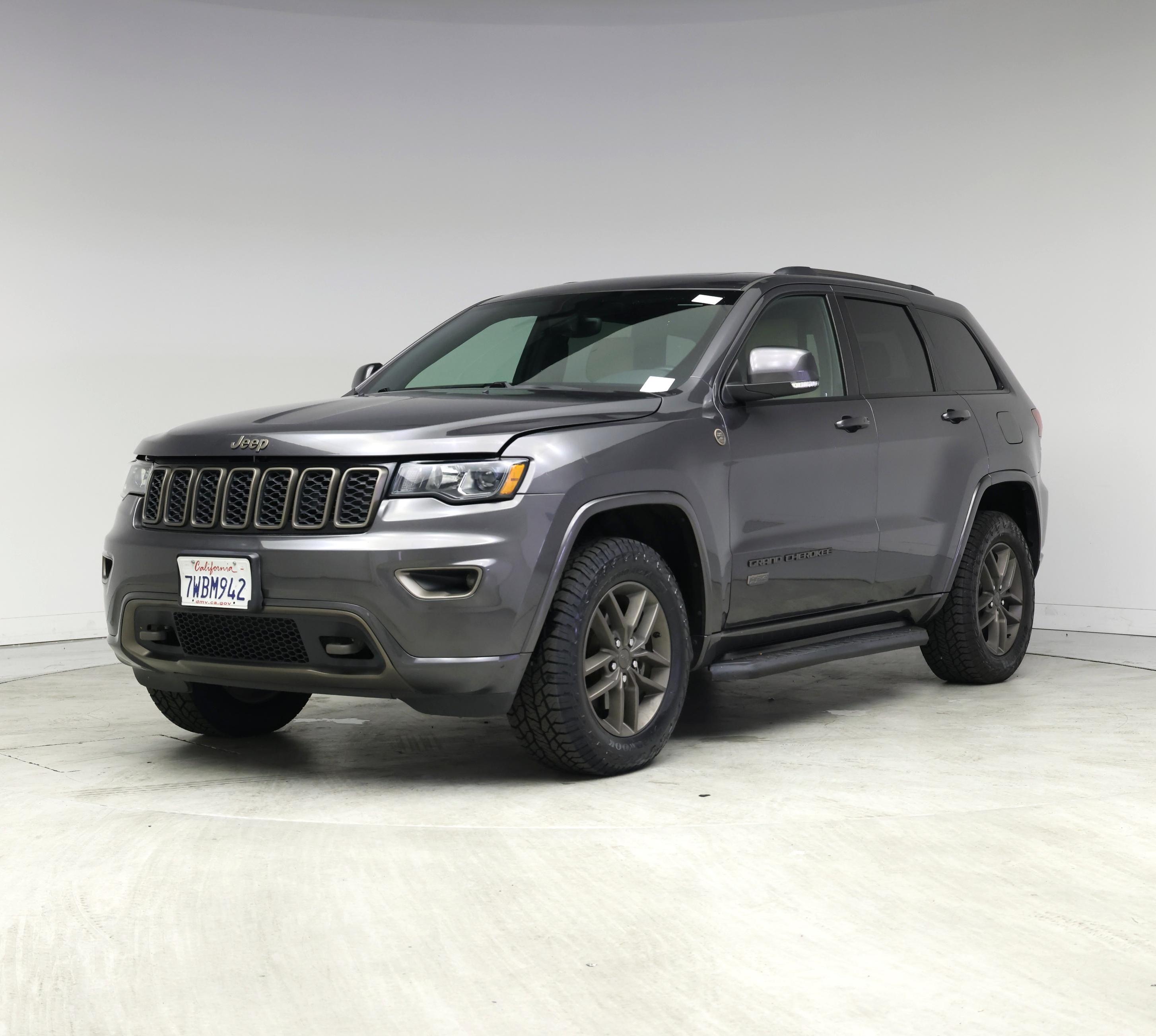 Thumbnail: 2017 Jeep Grand Cherokee - 4