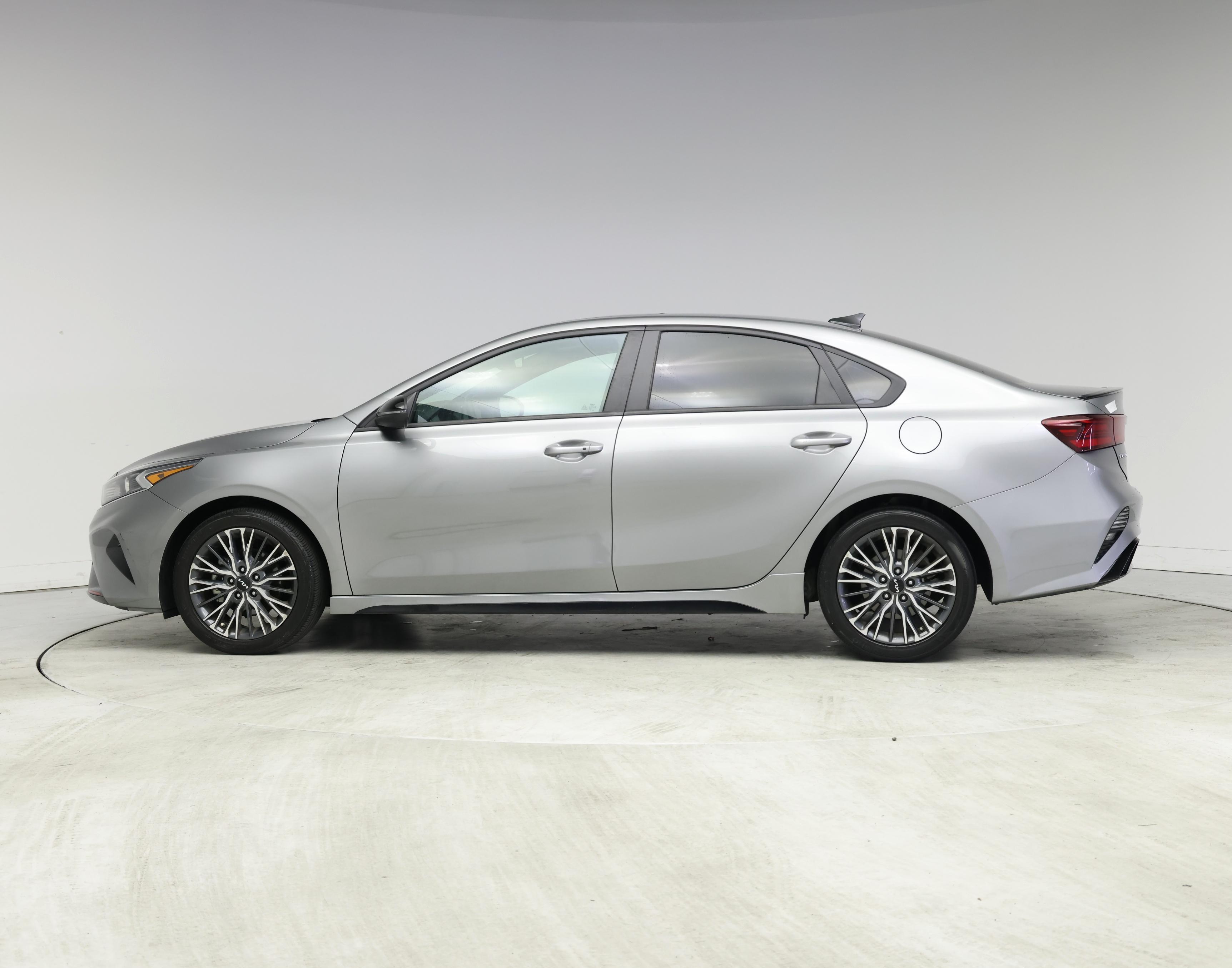 Thumbnail: 2022 Kia Forte - 3