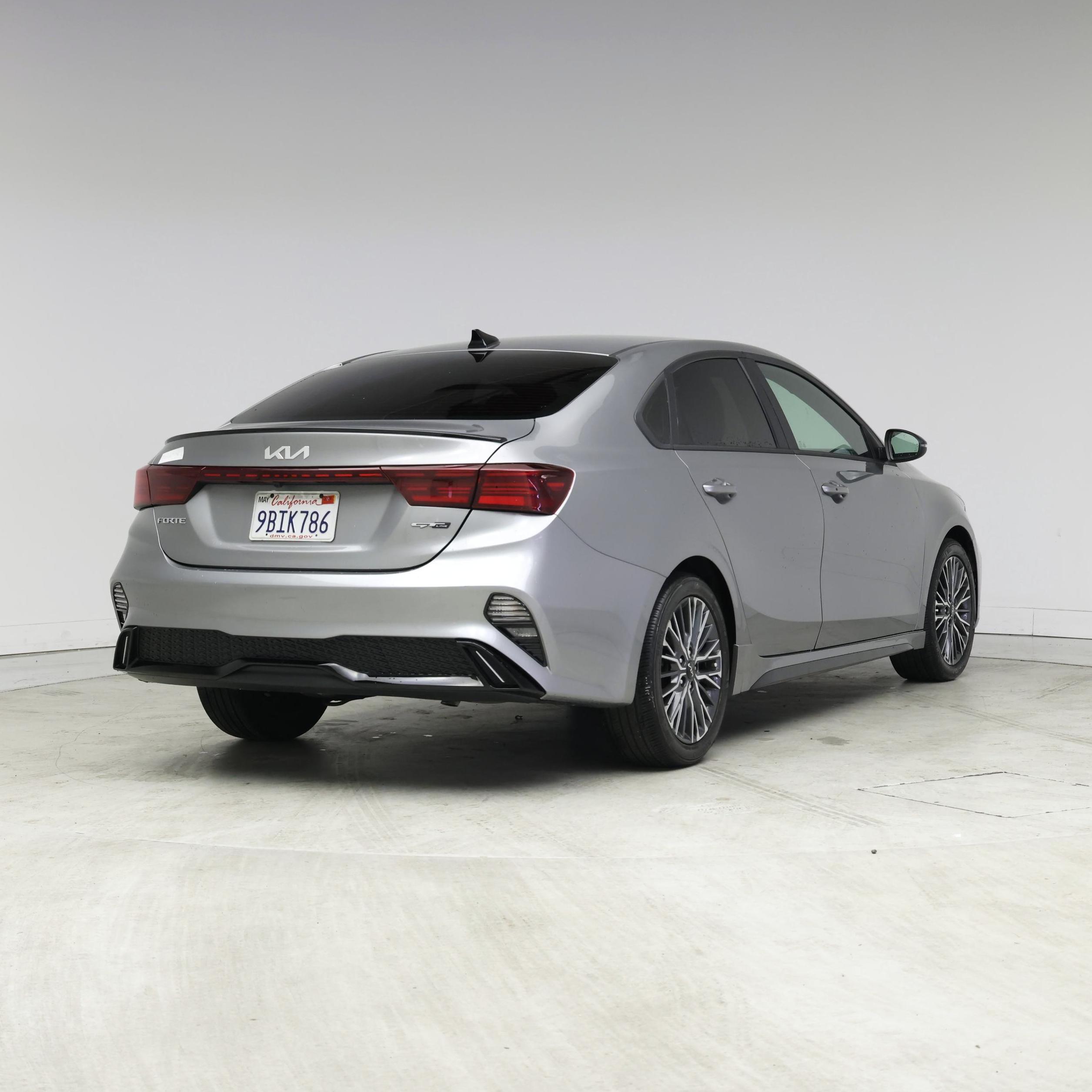 Thumbnail: 2022 Kia Forte - 8