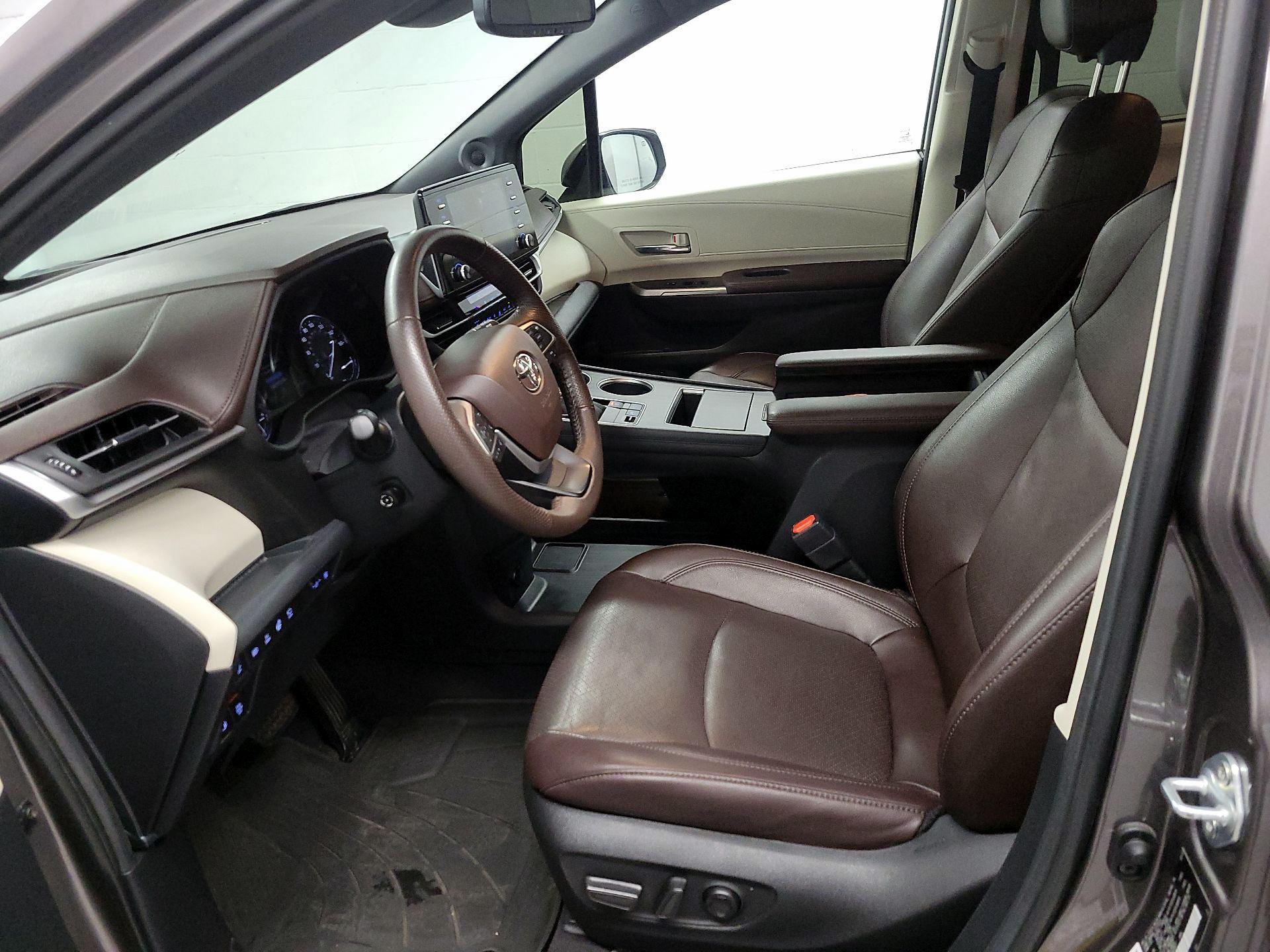 Thumbnail: 2022 Toyota Sienna - 11