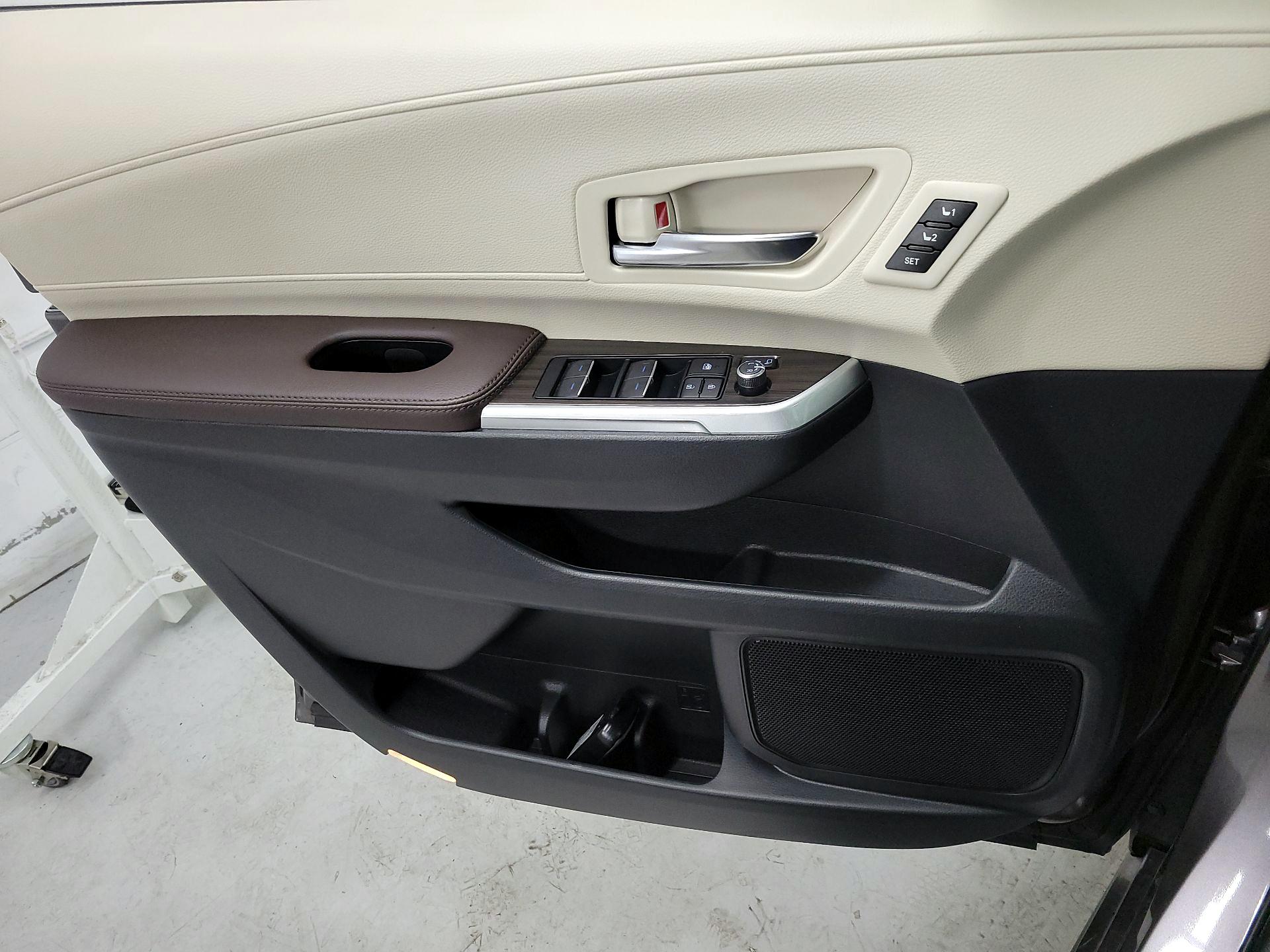 Thumbnail: 2022 Toyota Sienna - 12
