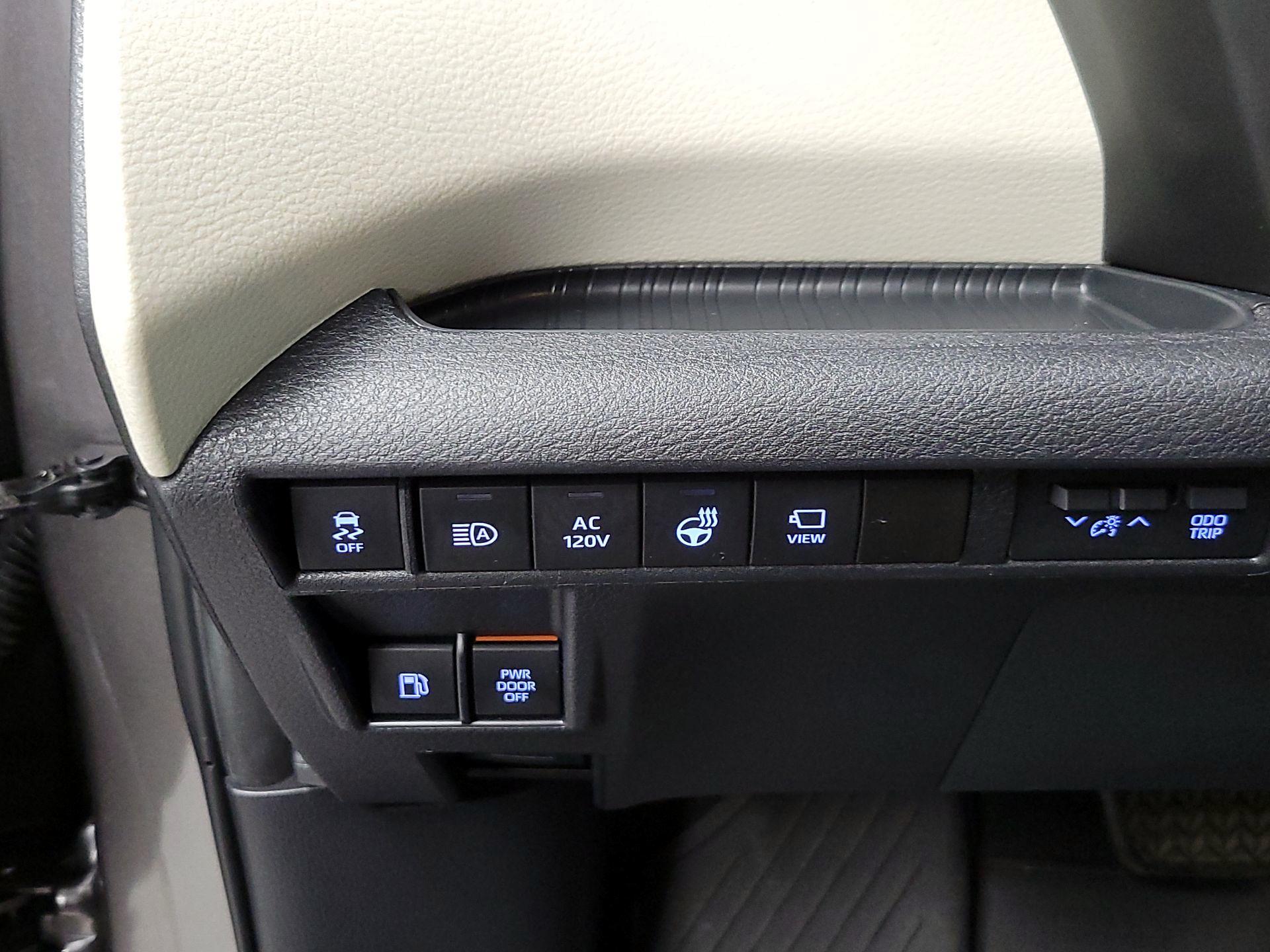 Thumbnail: 2022 Toyota Sienna - 13