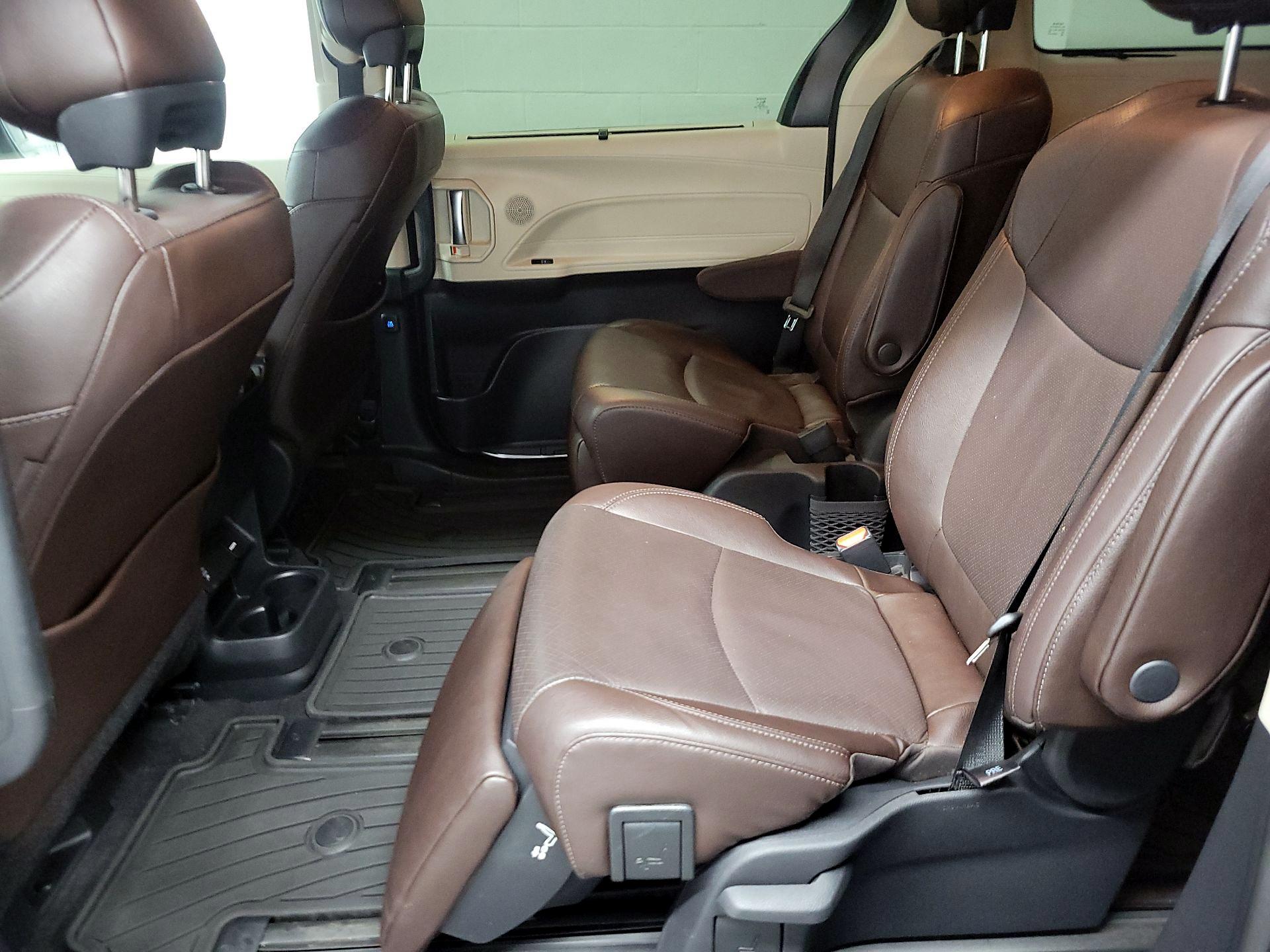Thumbnail: 2022 Toyota Sienna - 19