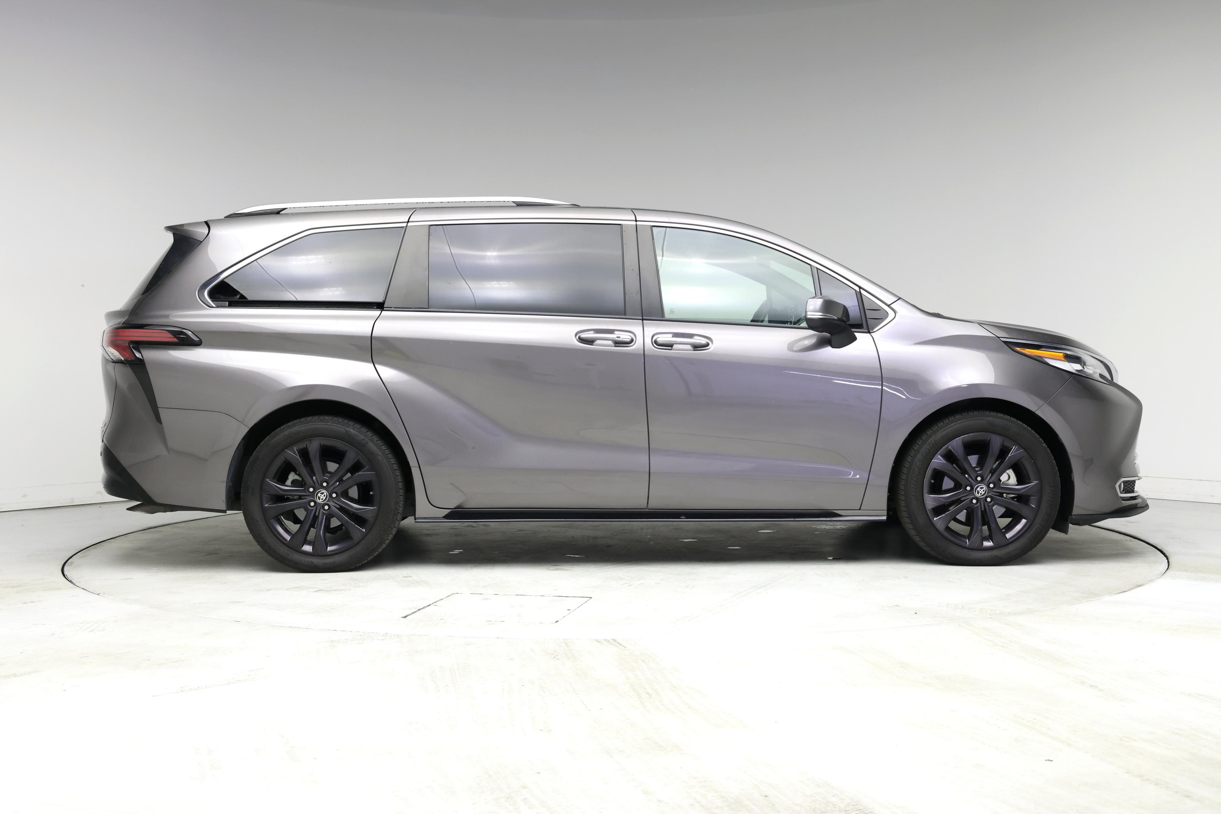 Thumbnail: 2022 Toyota Sienna - 7