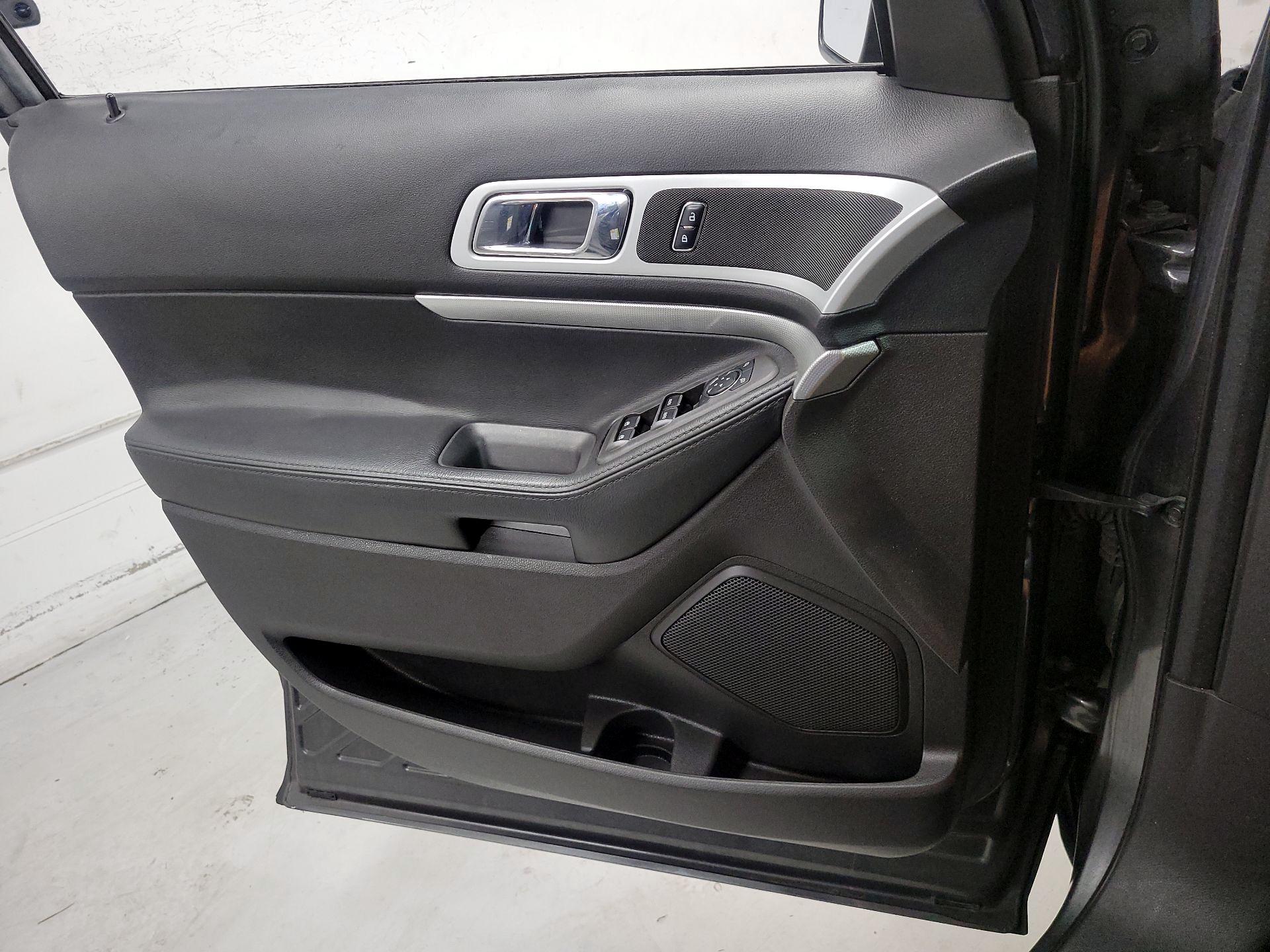 Thumbnail: 2015 Ford Explorer - 12
