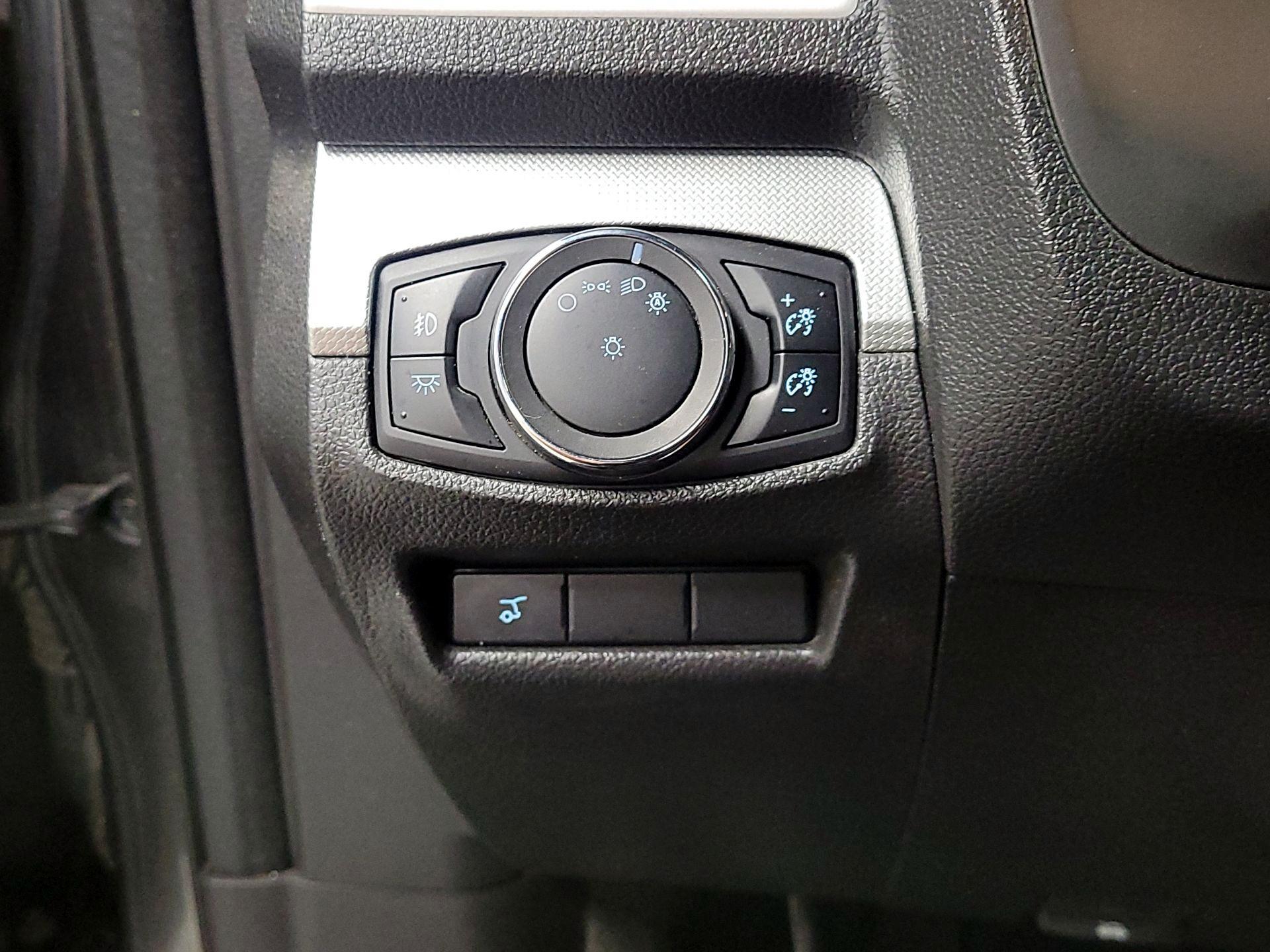 Thumbnail: 2015 Ford Explorer - 13