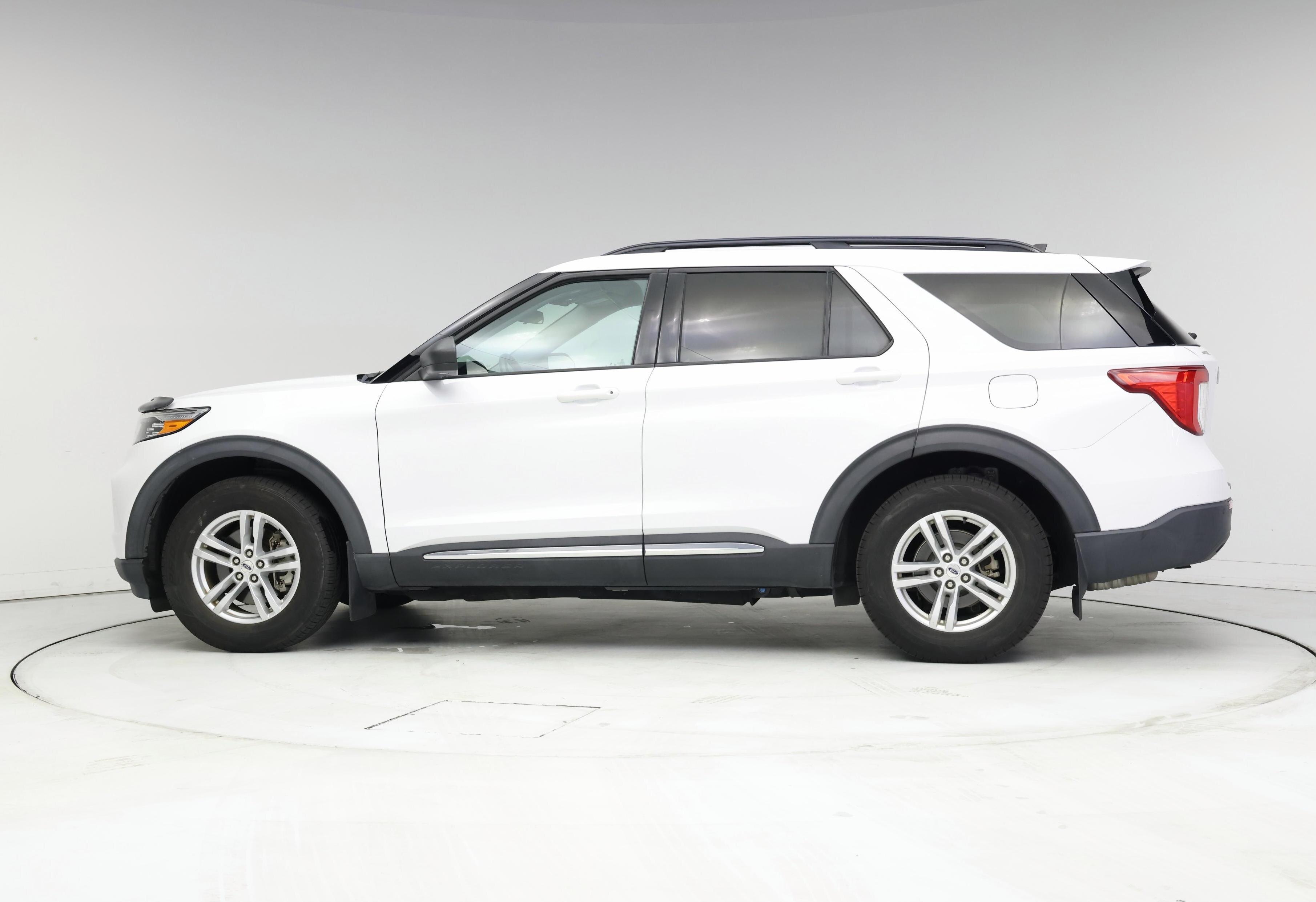 Thumbnail: 2021 Ford Explorer - 3