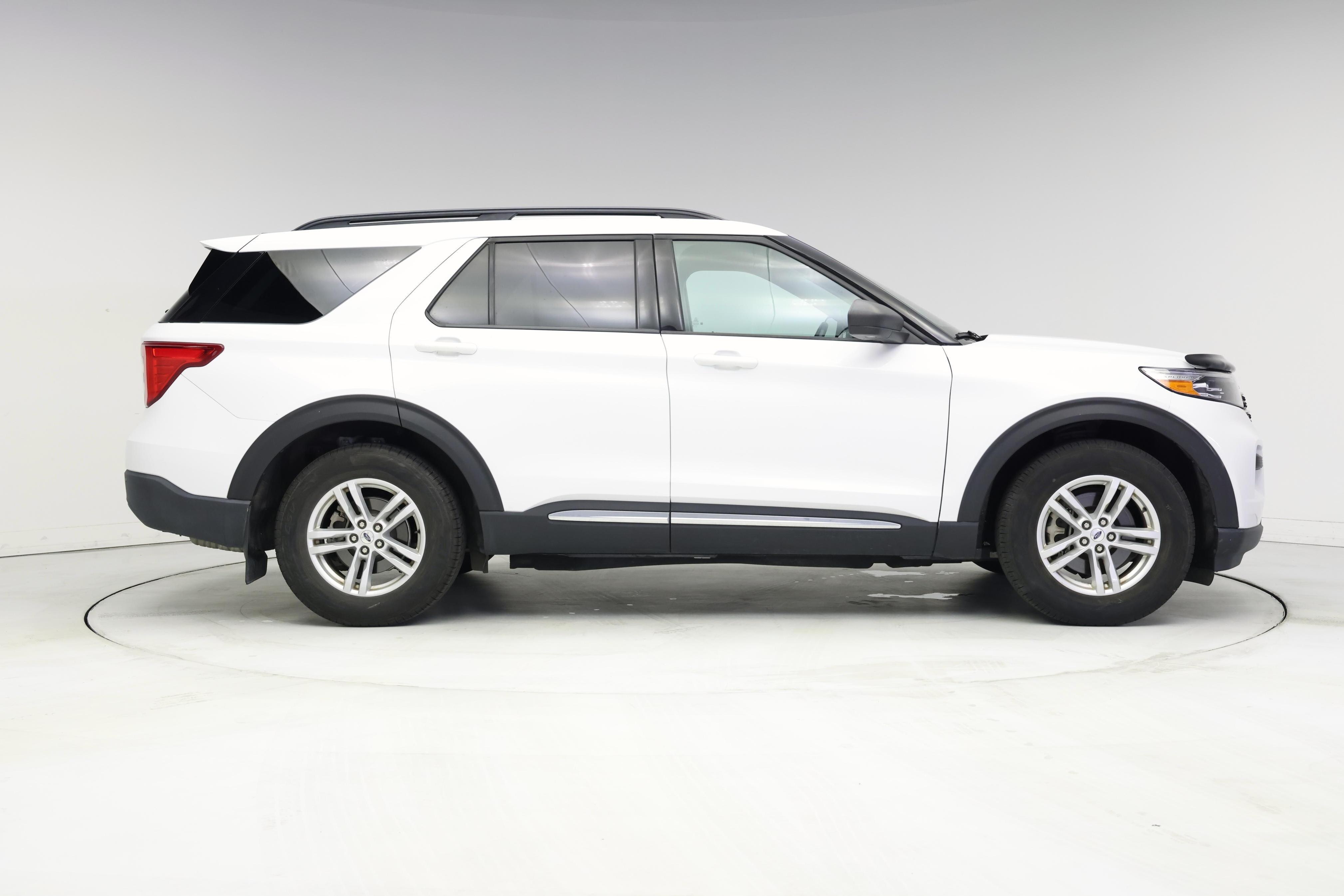 Thumbnail: 2021 Ford Explorer - 7
