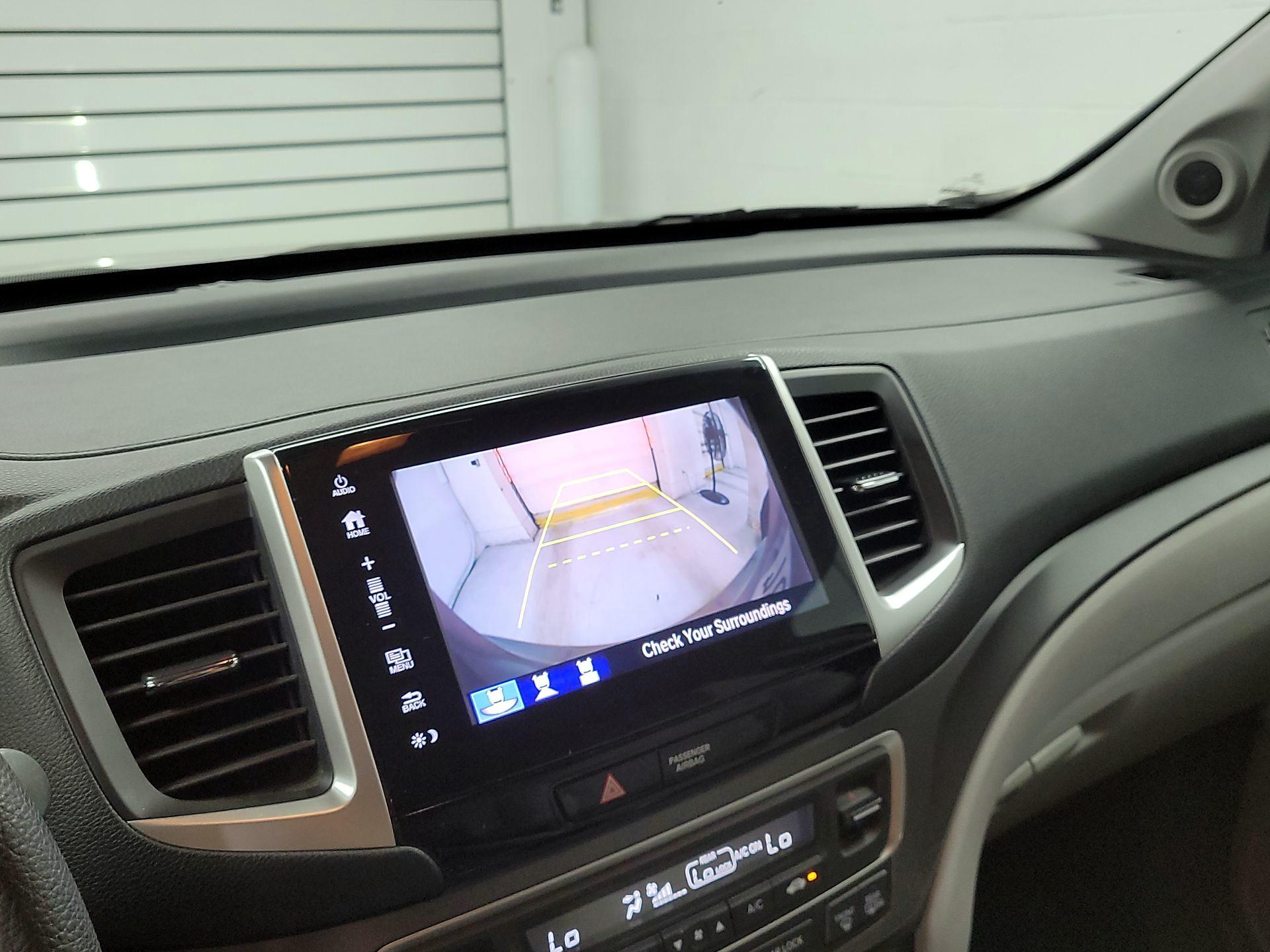 Thumbnail: 2017 Honda Pilot - 14