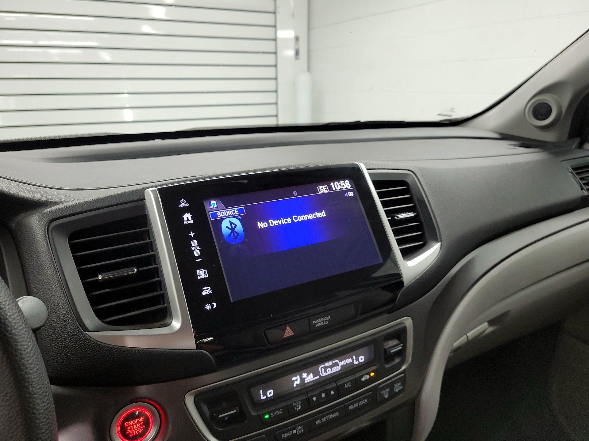 Thumbnail: 2017 Honda Pilot - 15