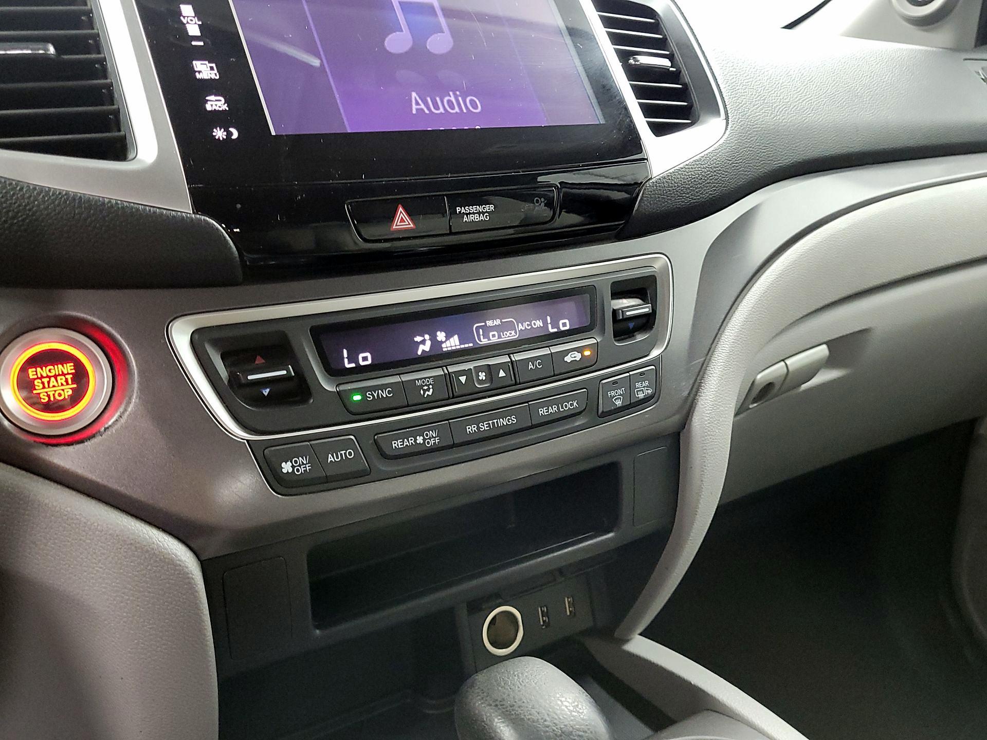 Thumbnail: 2017 Honda Pilot - 16
