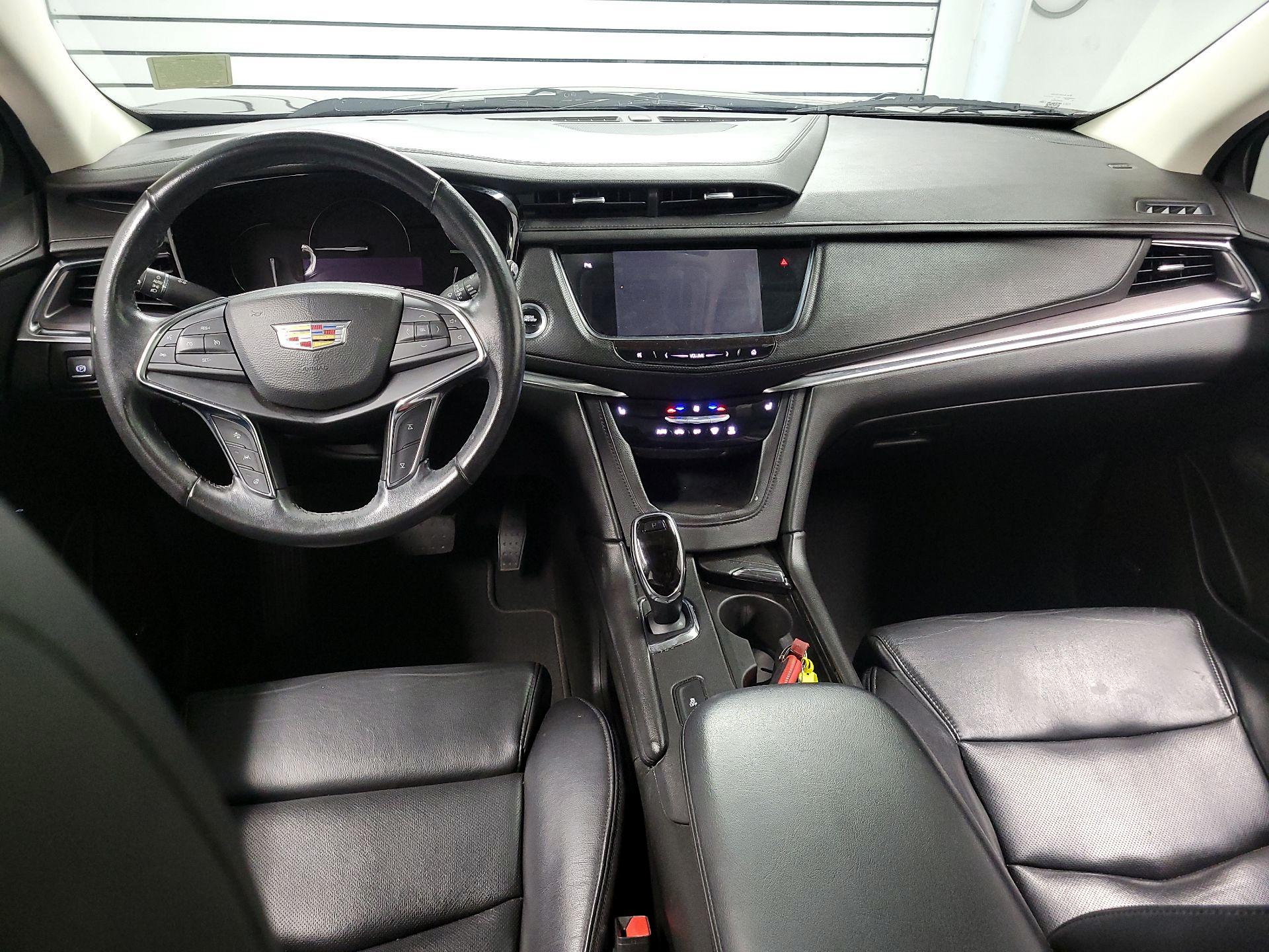 Thumbnail: 2017 Cadillac XT5 - 9