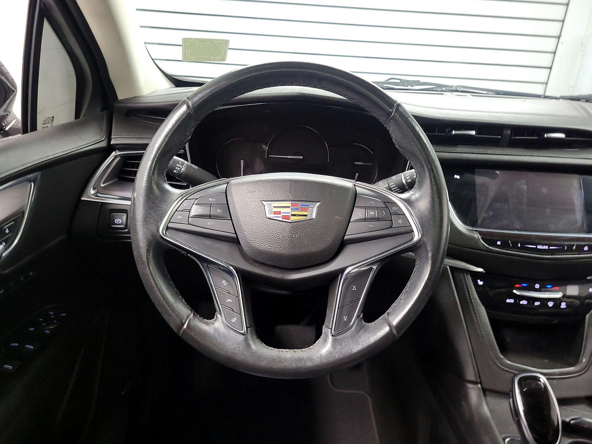 Thumbnail: 2017 Cadillac XT5 - 10