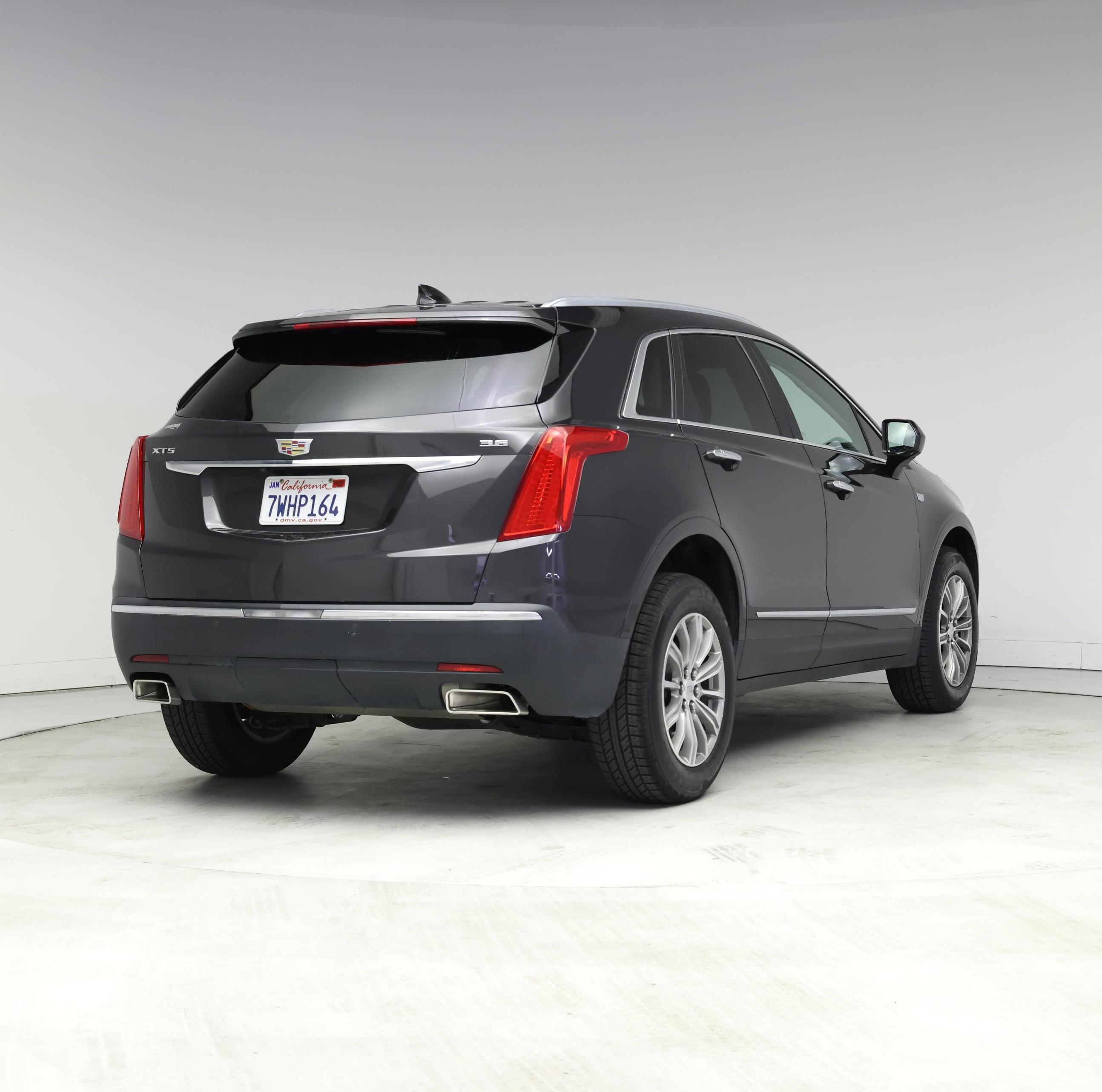 Thumbnail: 2017 Cadillac XT5 - 8