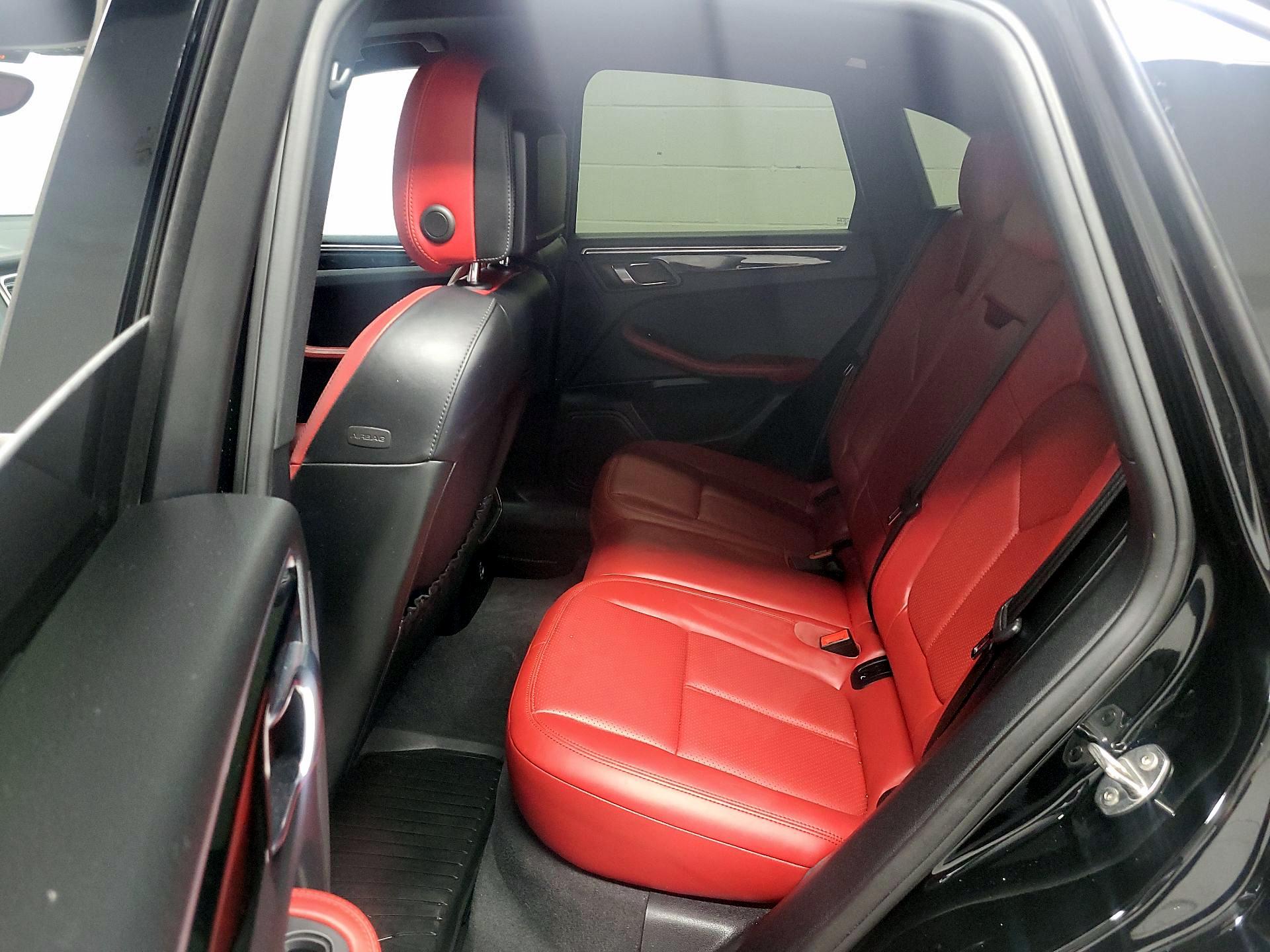 Thumbnail: 2018 Porsche Macan - 18