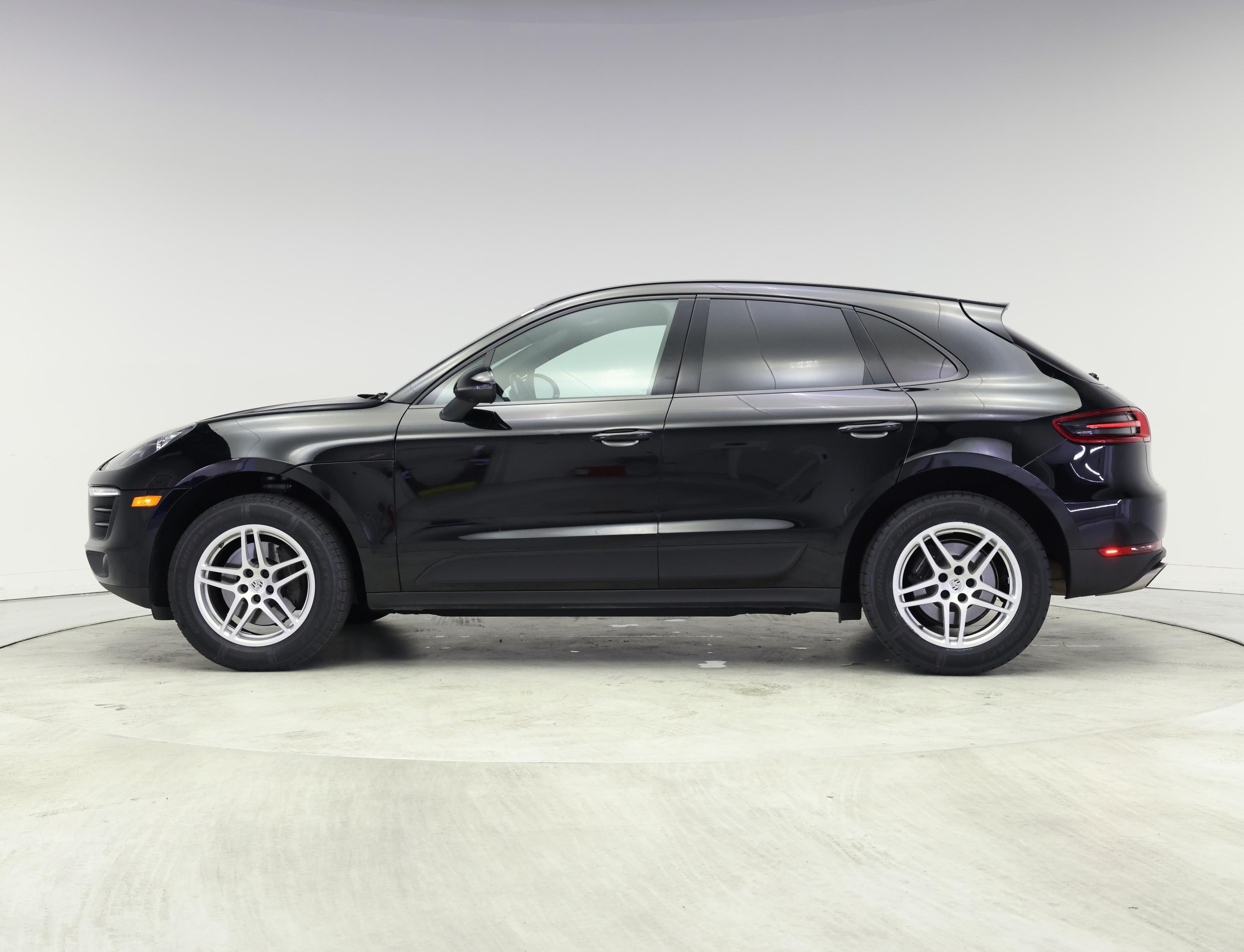 Thumbnail: 2018 Porsche Macan - 3