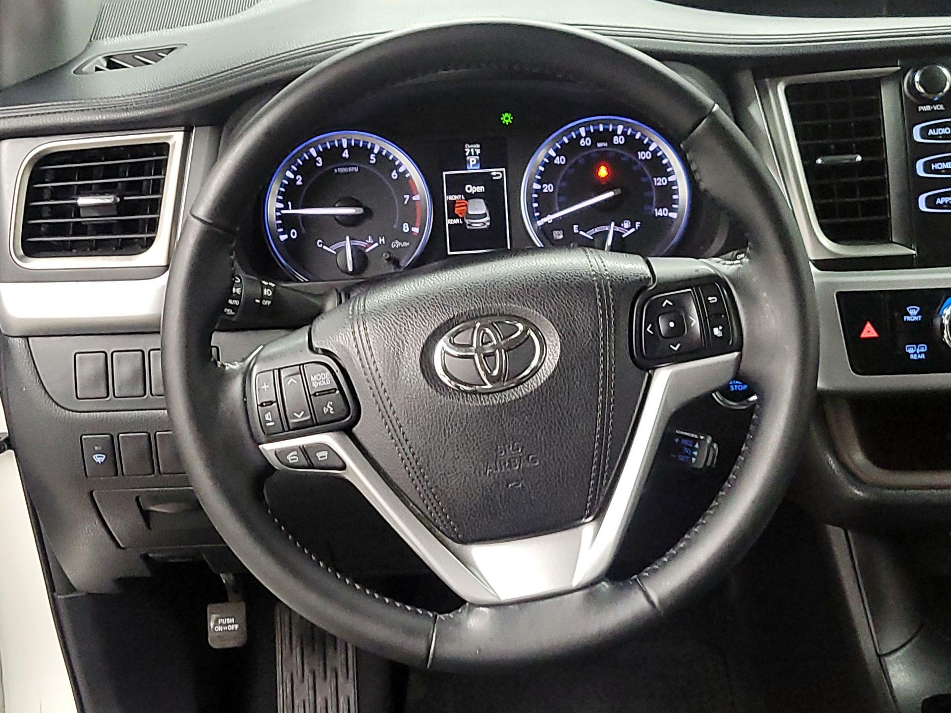 Thumbnail: 2016 Toyota Highlander - 10