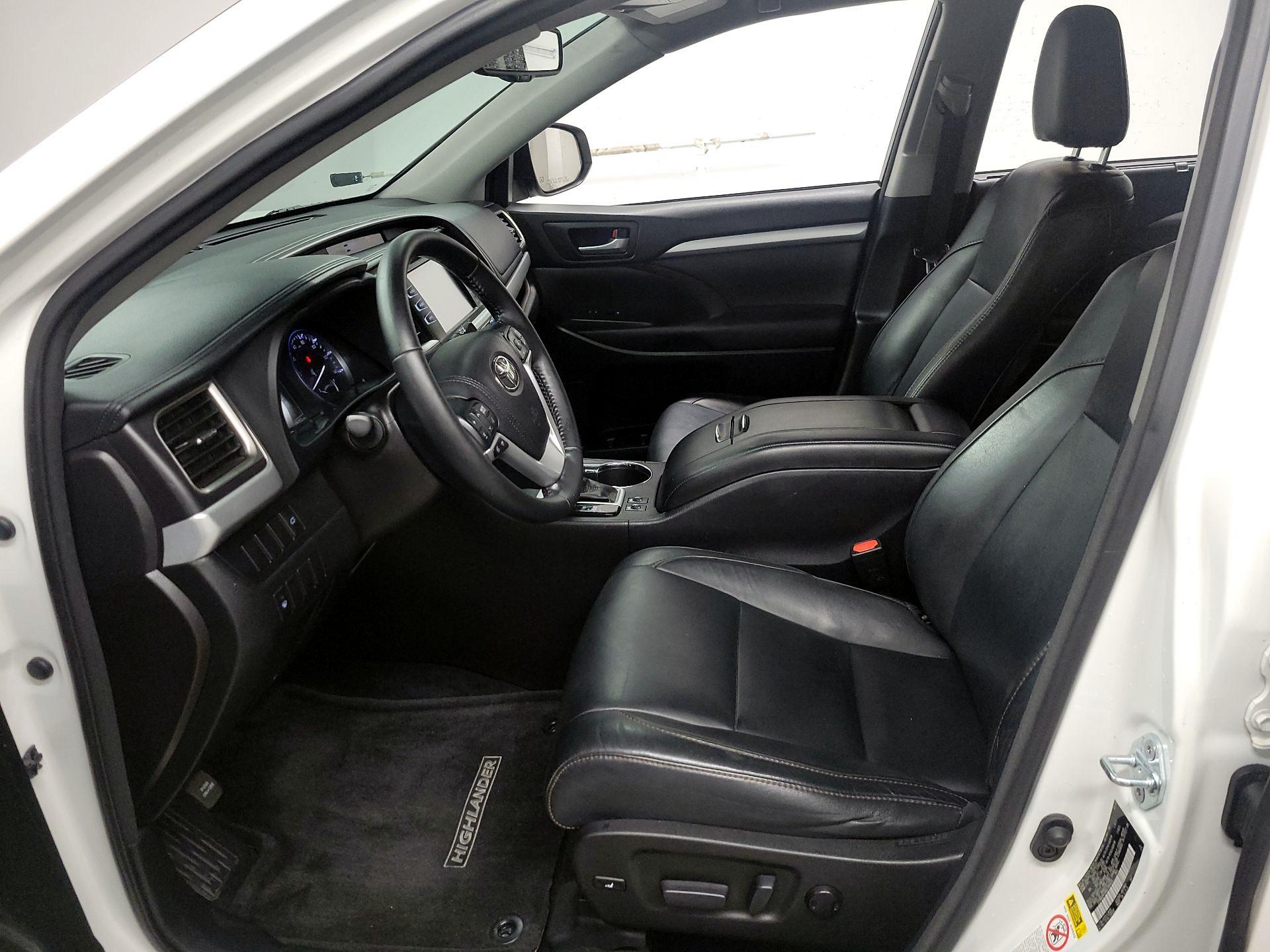 Thumbnail: 2016 Toyota Highlander - 11