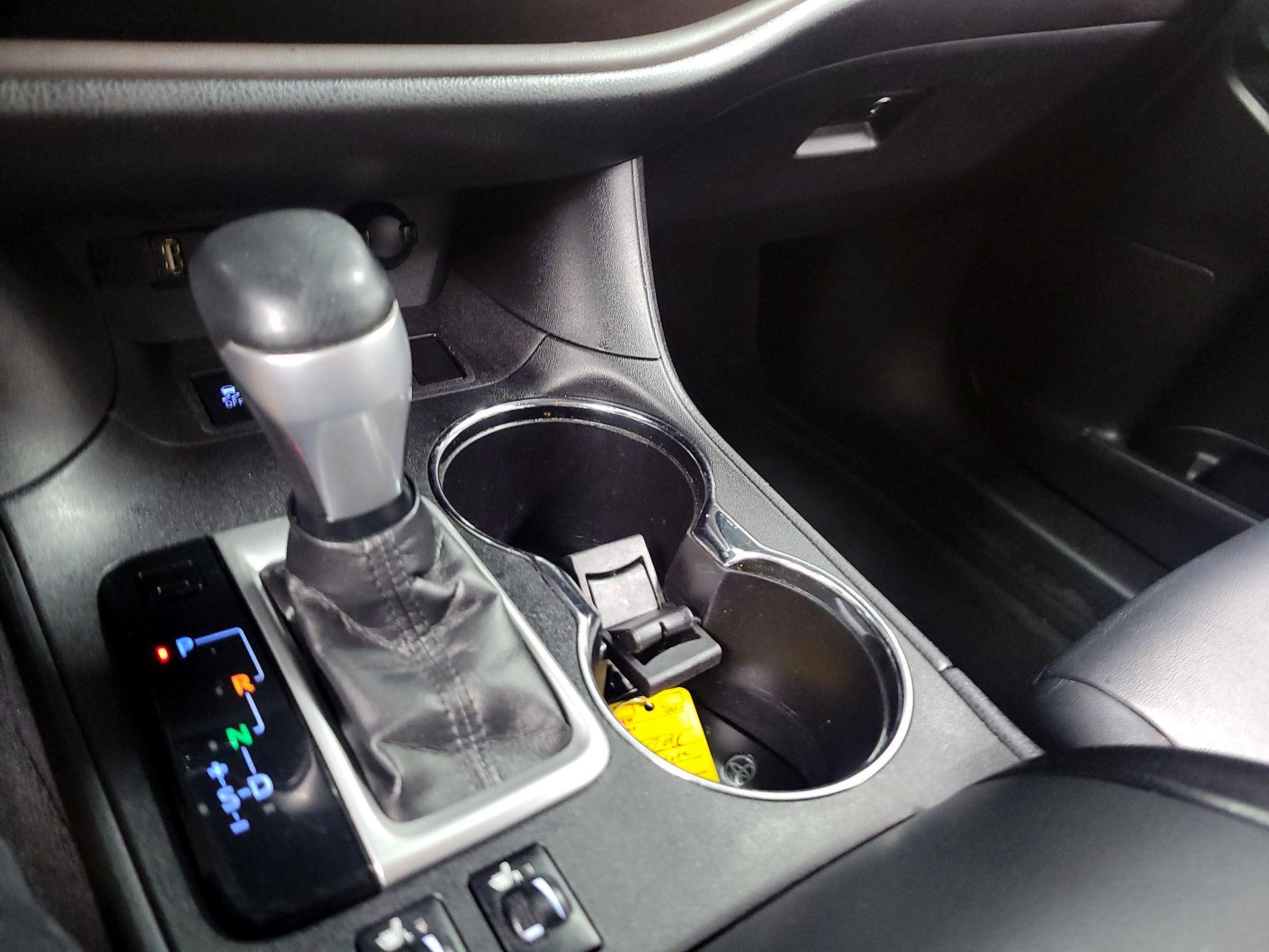 Thumbnail: 2016 Toyota Highlander - 16