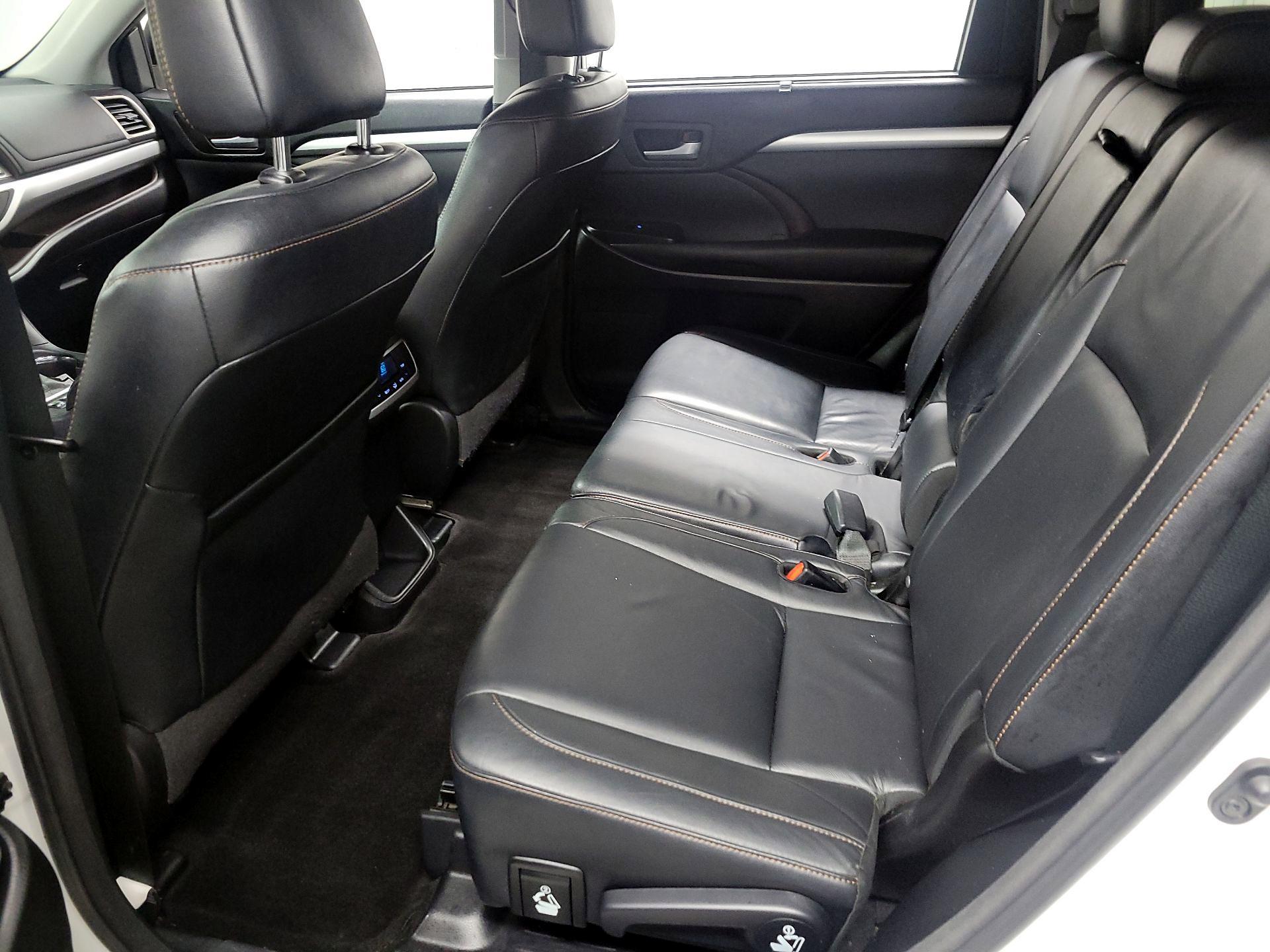 Thumbnail: 2016 Toyota Highlander - 17