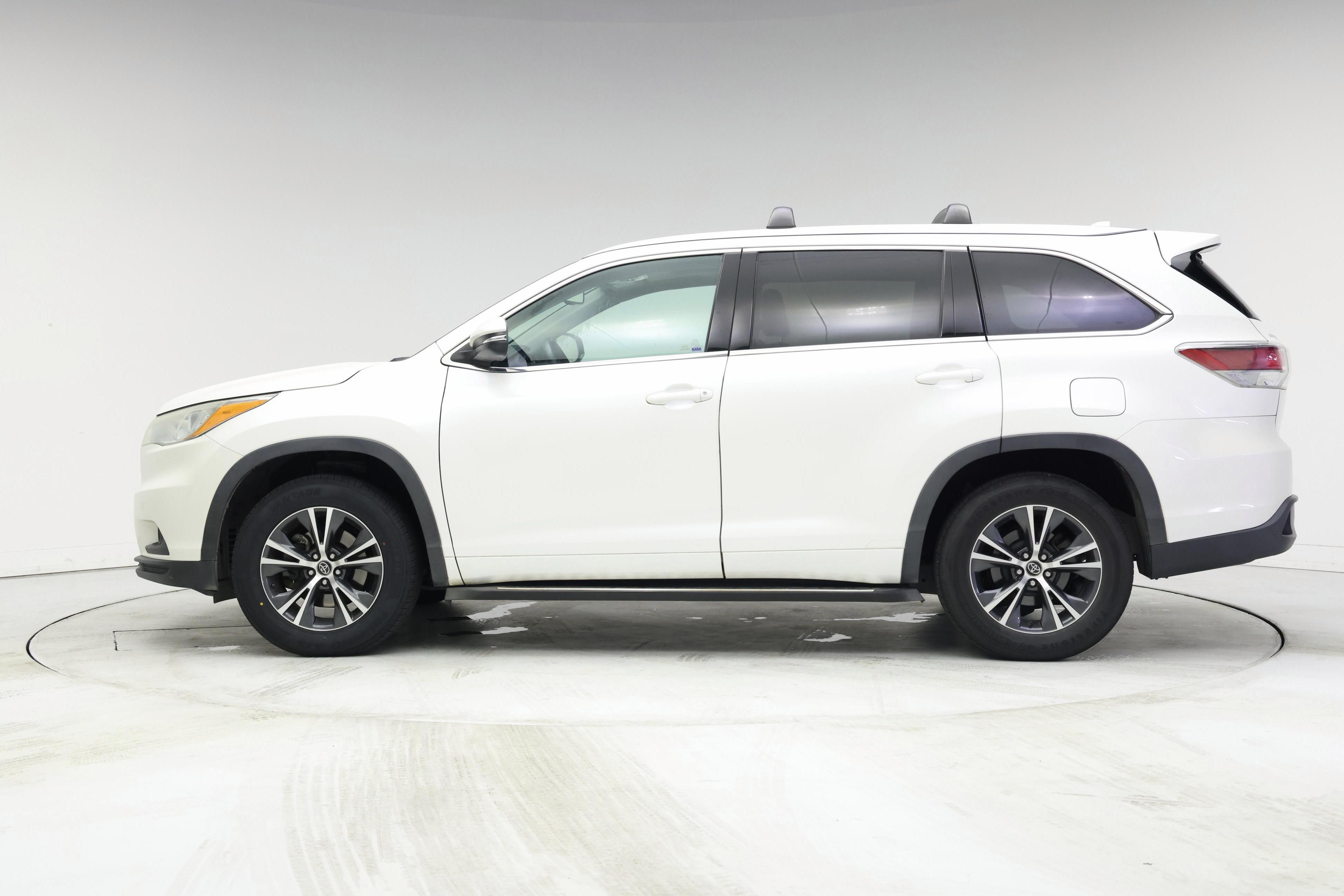 Thumbnail: 2016 Toyota Highlander - 3