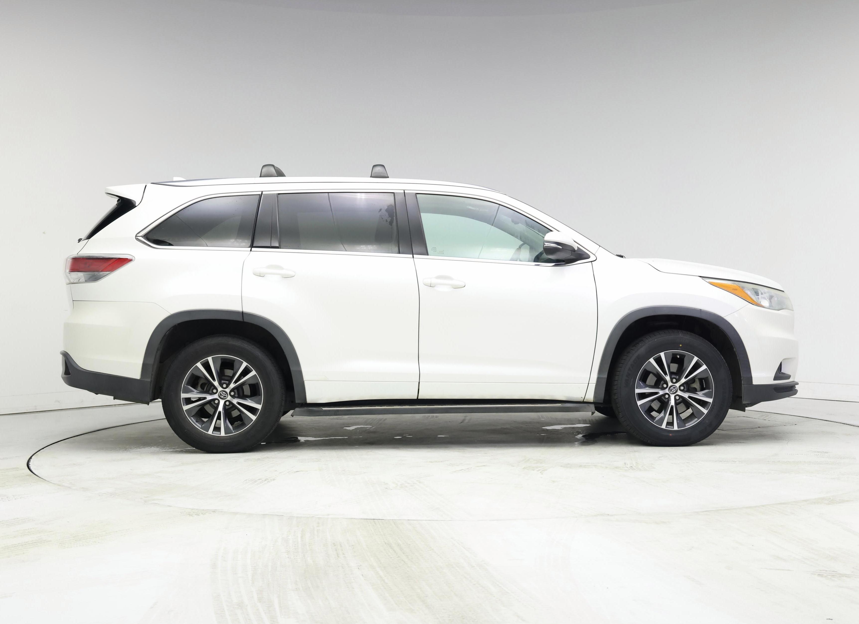 Thumbnail: 2016 Toyota Highlander - 7