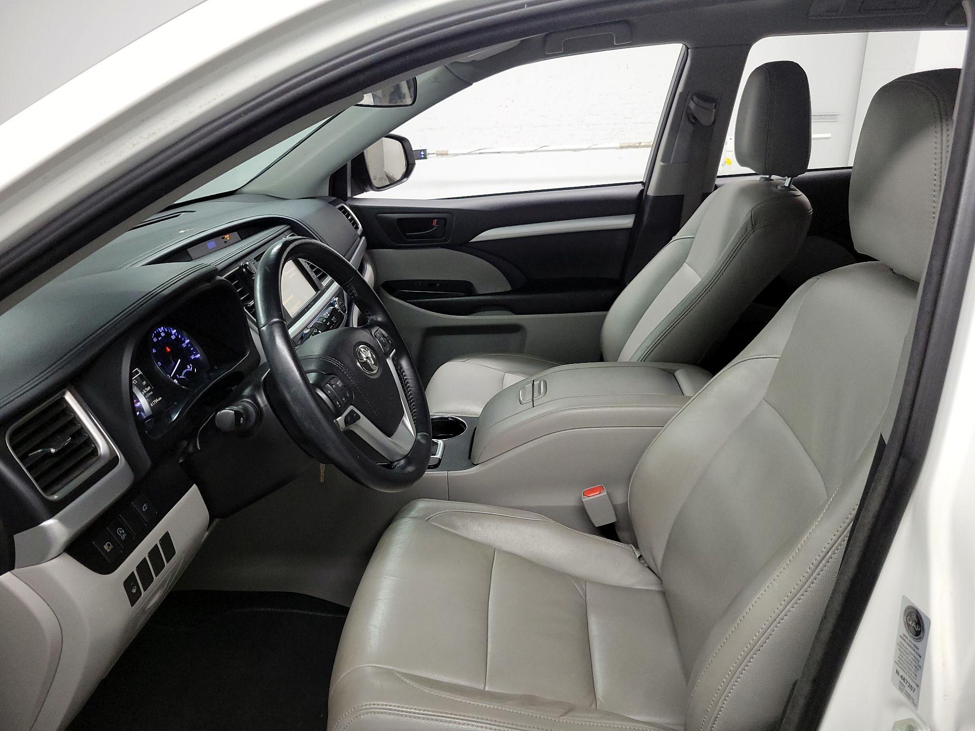 Thumbnail: 2018 Toyota Highlander - 11