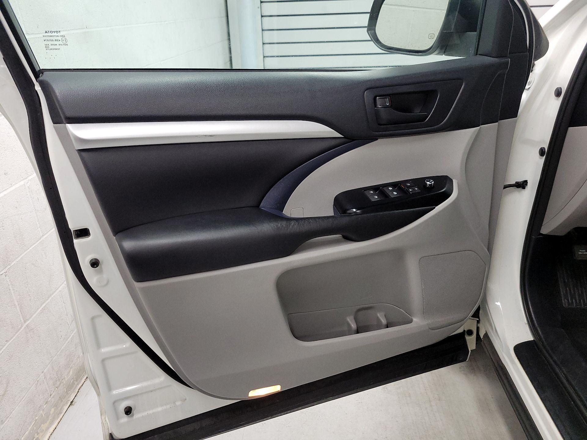 Thumbnail: 2018 Toyota Highlander - 12