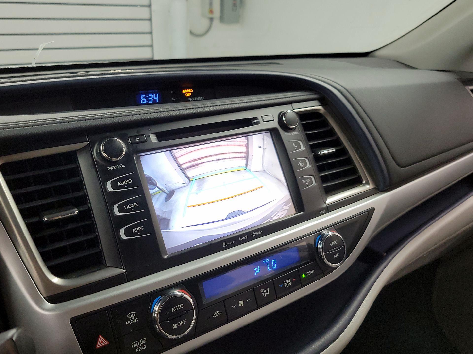 Thumbnail: 2018 Toyota Highlander - 14