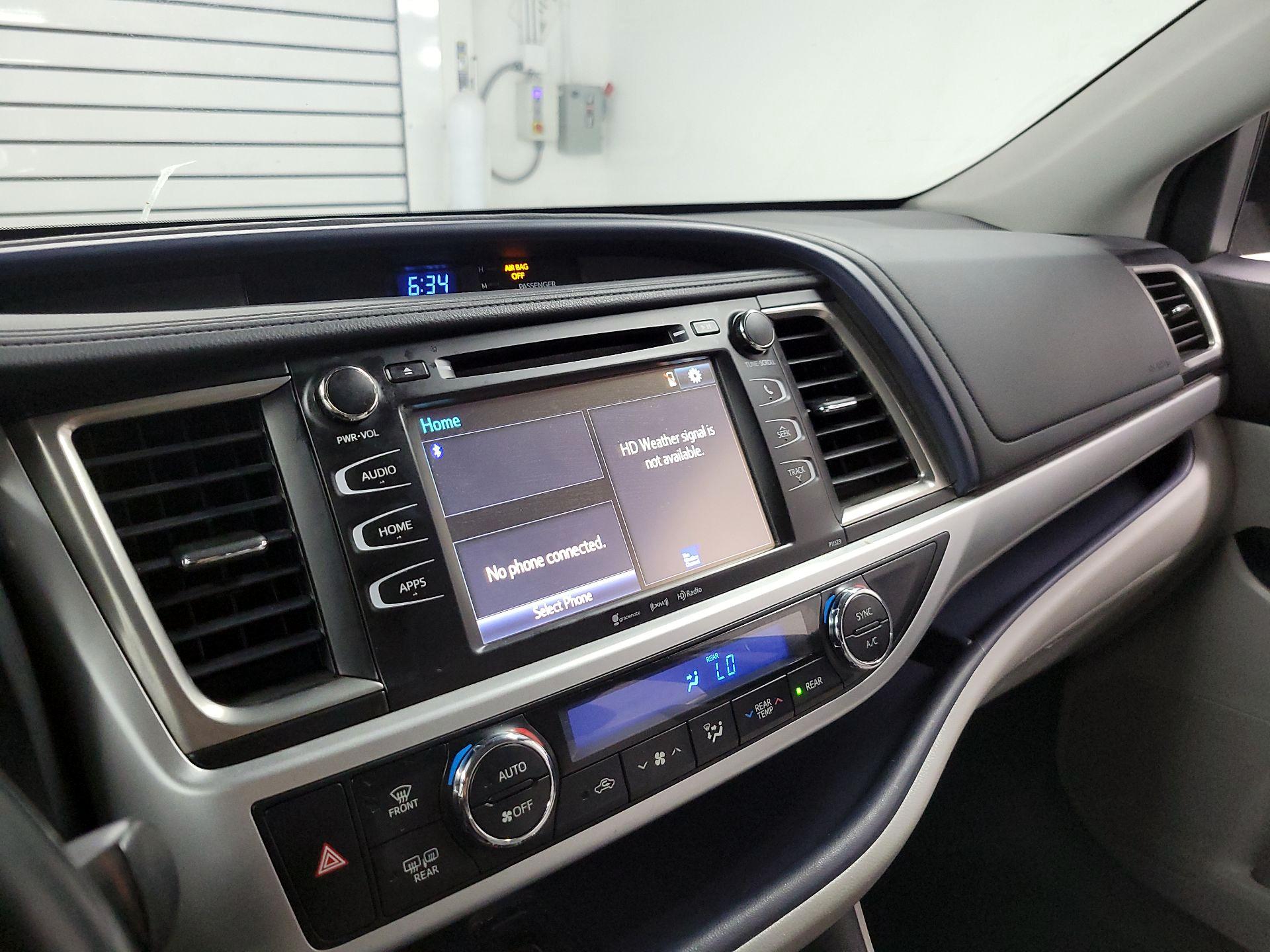 Thumbnail: 2018 Toyota Highlander - 15