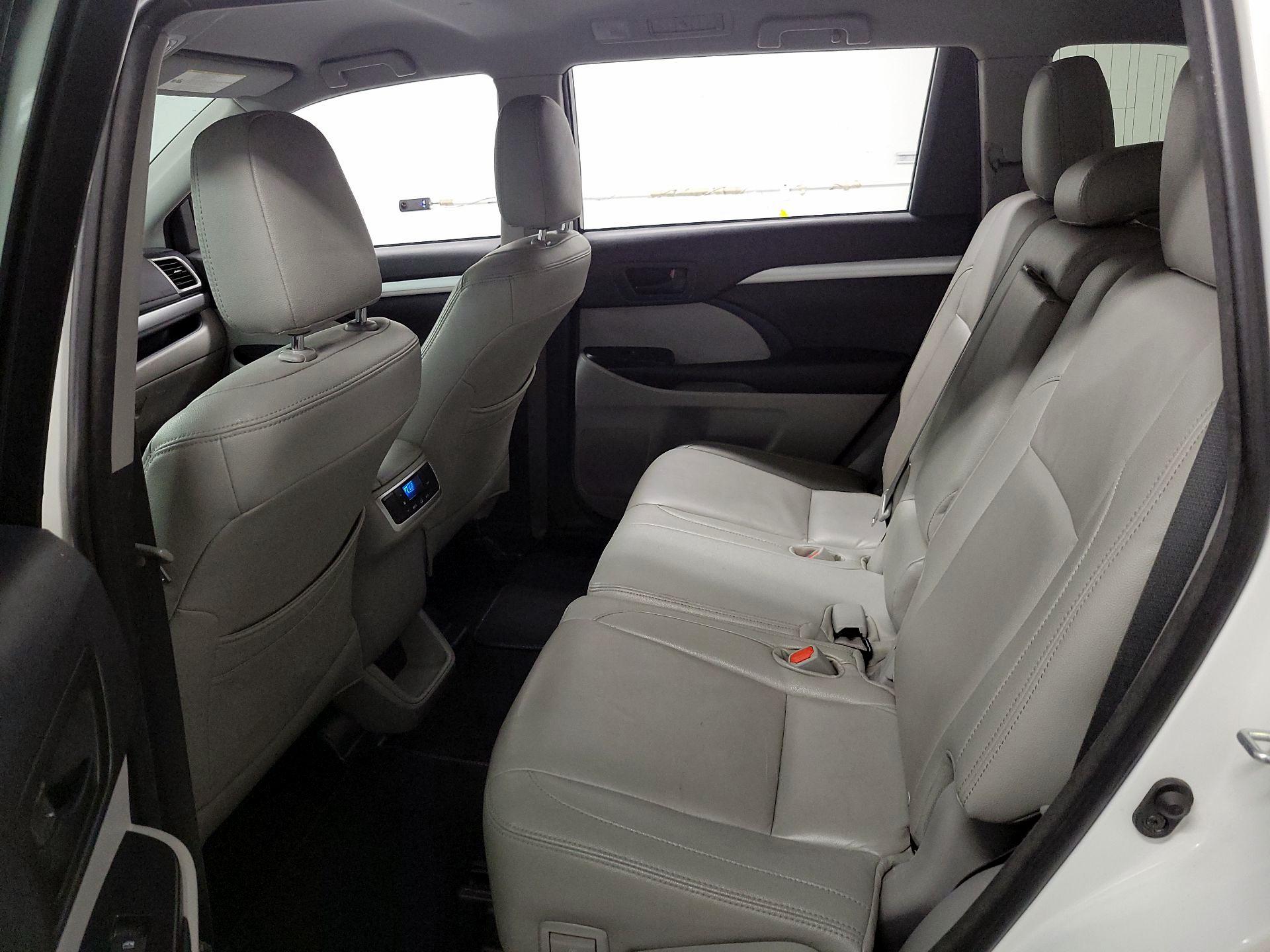 Thumbnail: 2018 Toyota Highlander - 18