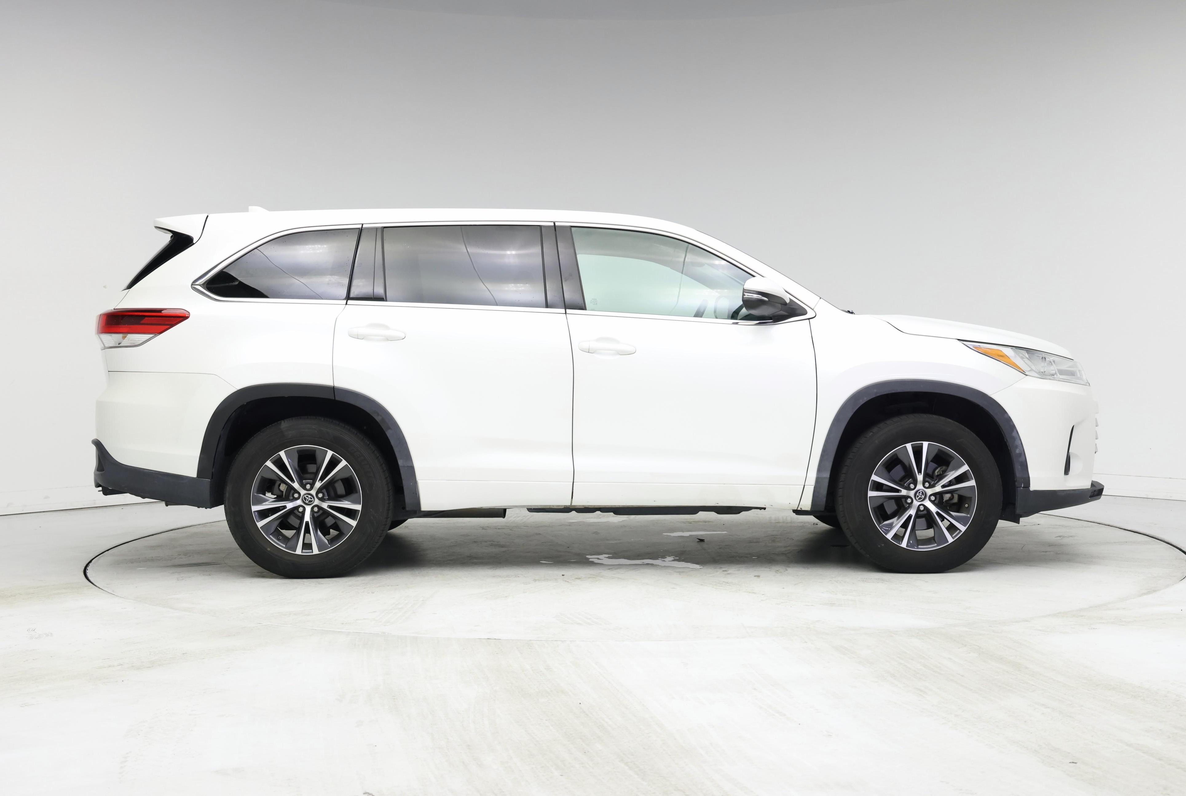 Thumbnail: 2018 Toyota Highlander - 7