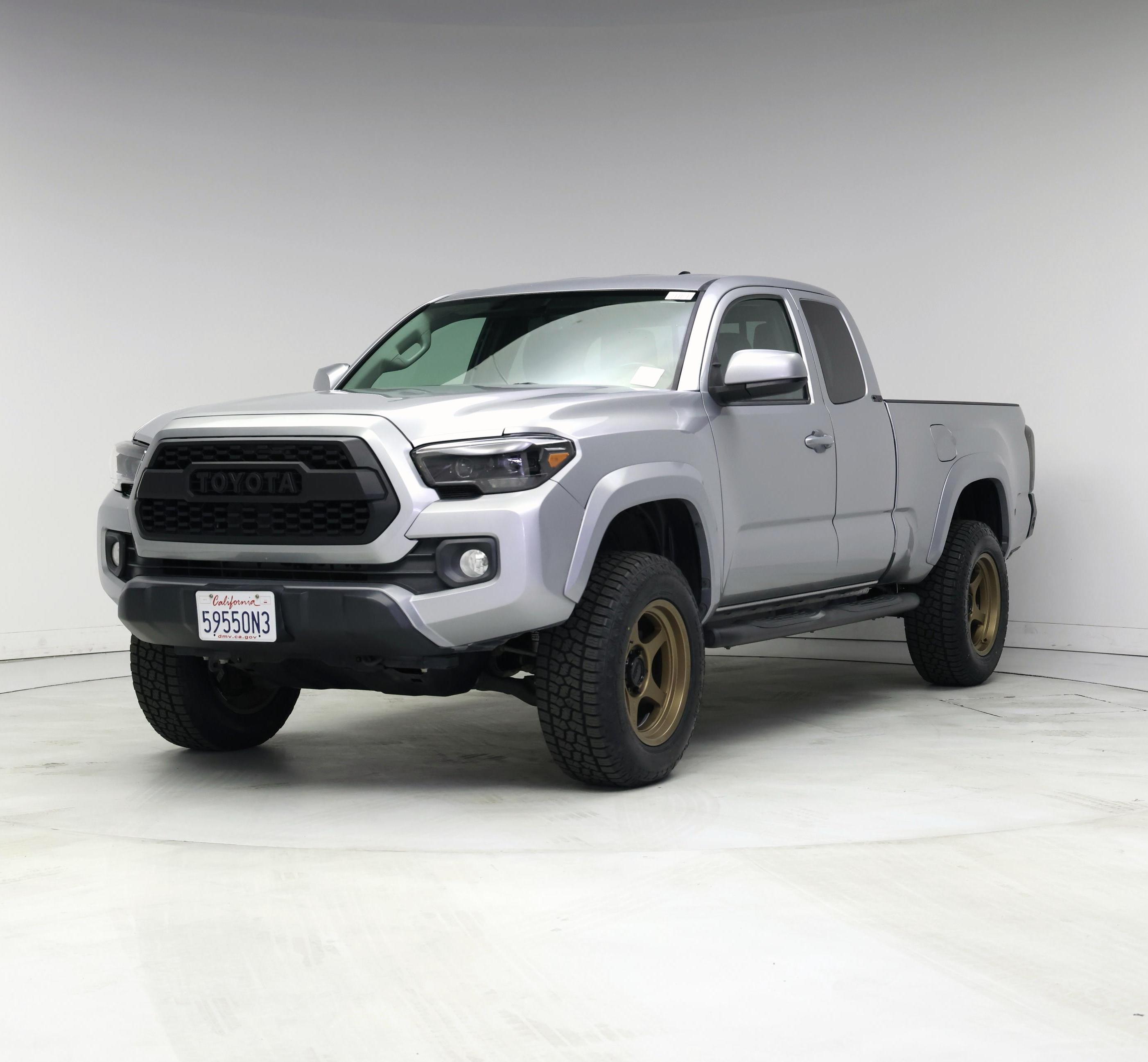 Thumbnail: 2017 Toyota Tacoma - 4