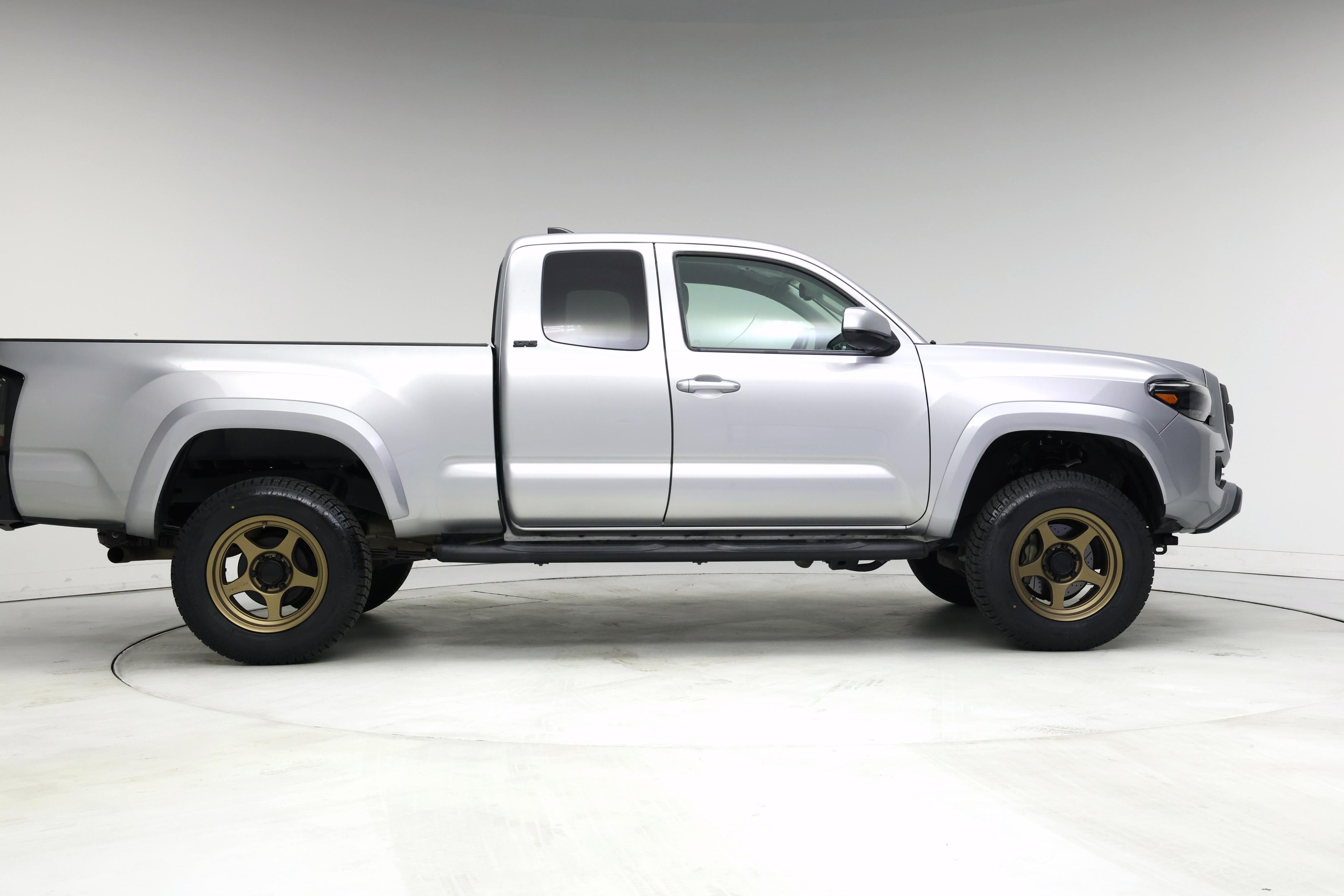 Thumbnail: 2017 Toyota Tacoma - 7