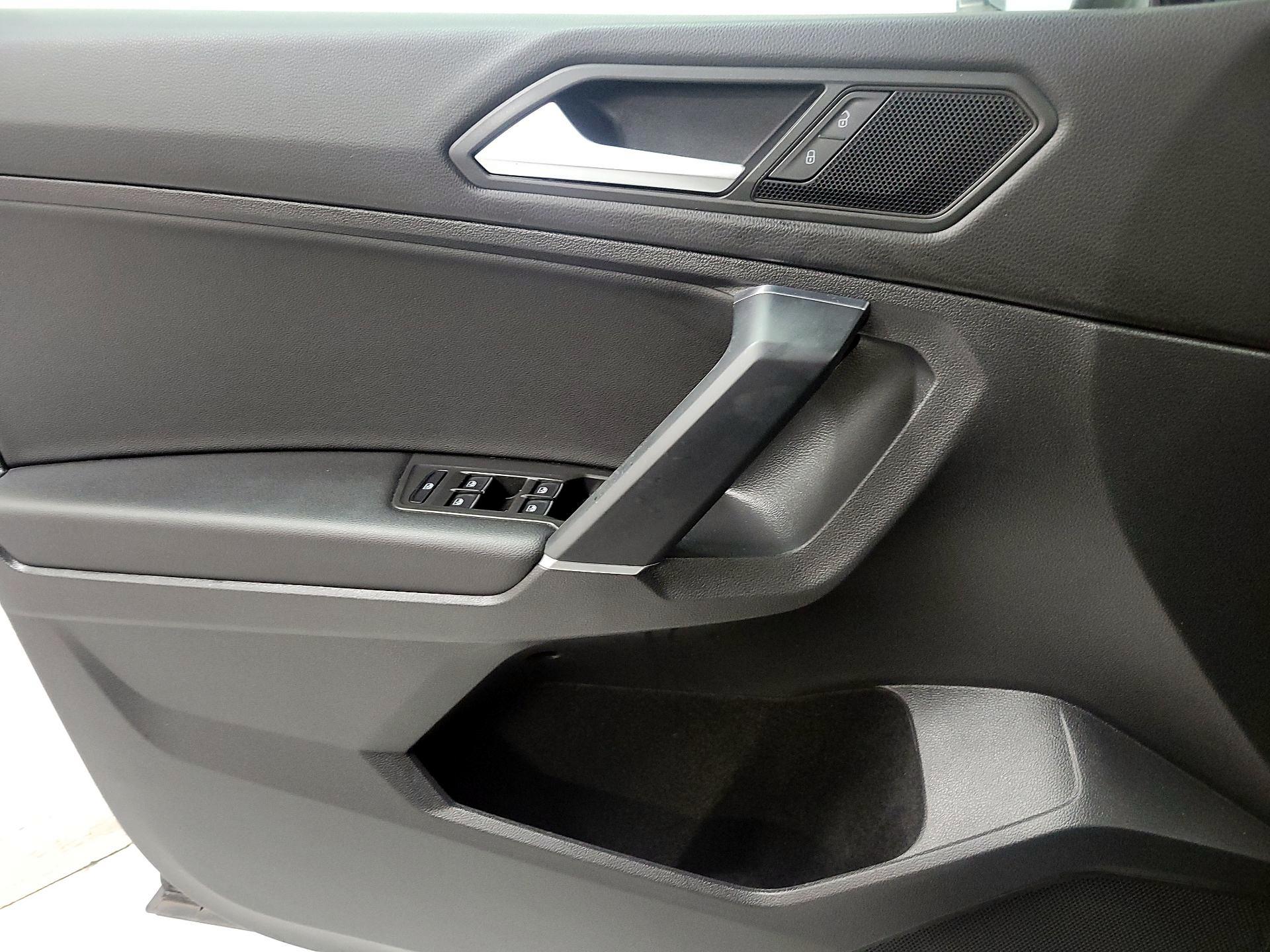 Thumbnail: 2020 Volkswagen Tiguan - 12