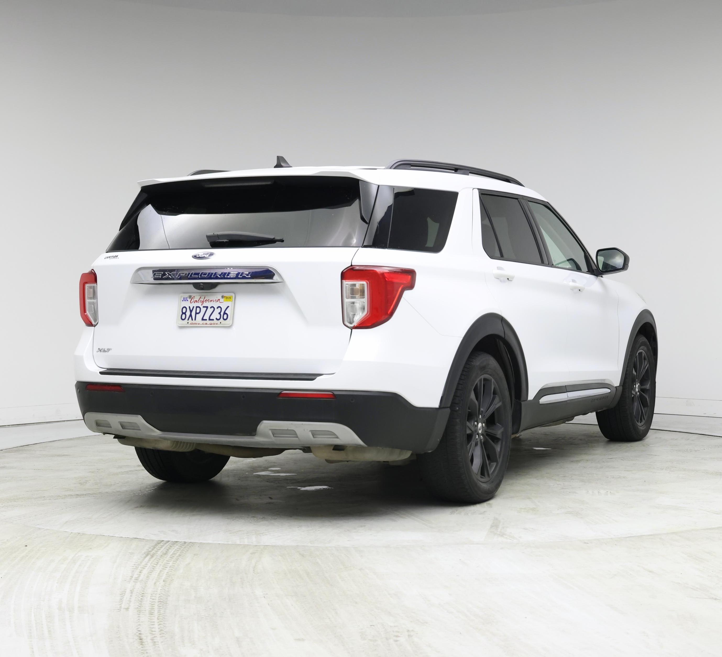 Thumbnail: 2021 Ford Explorer - 8