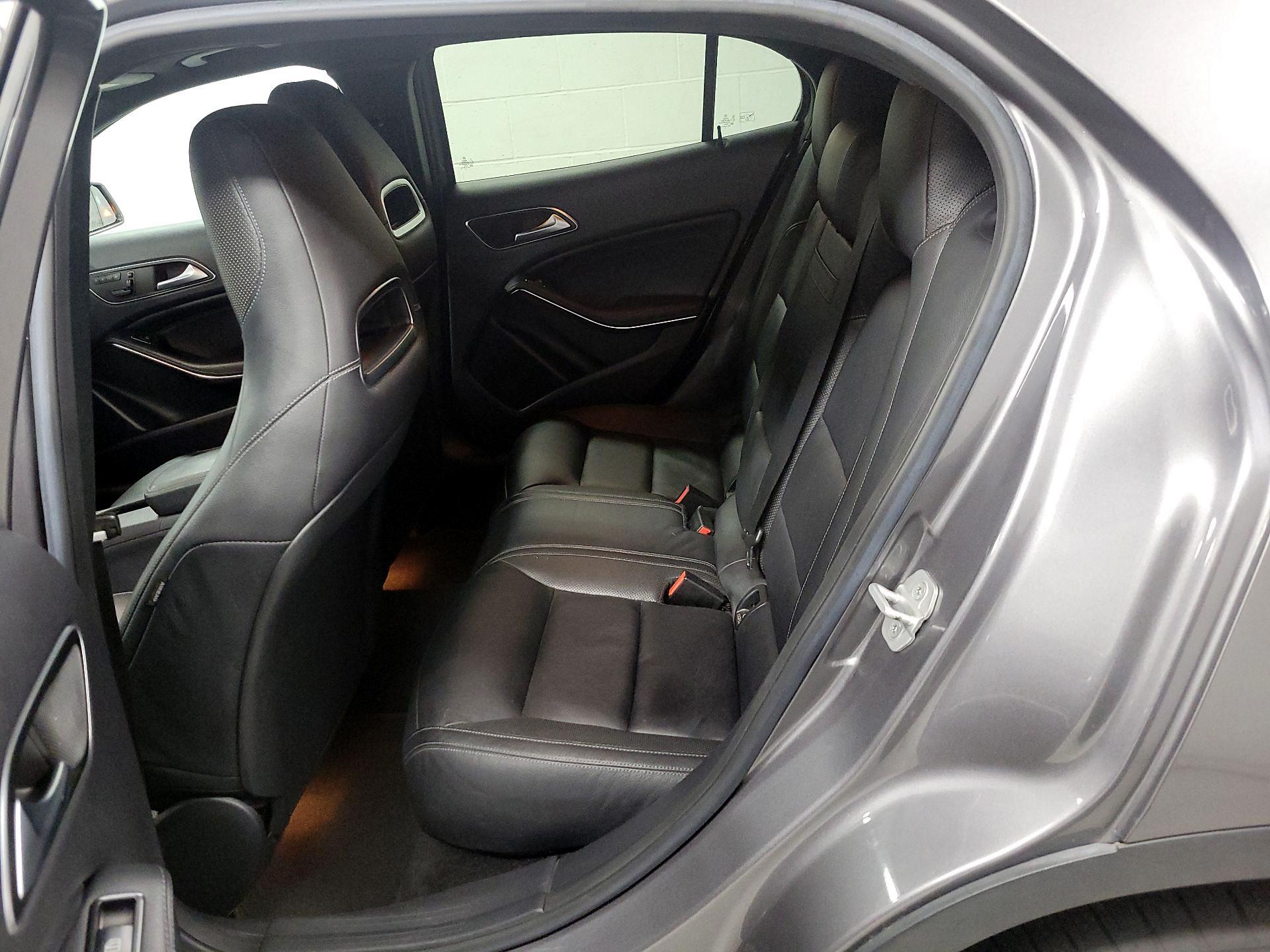 Thumbnail: 2015 Mercedes-Benz GLA - 17