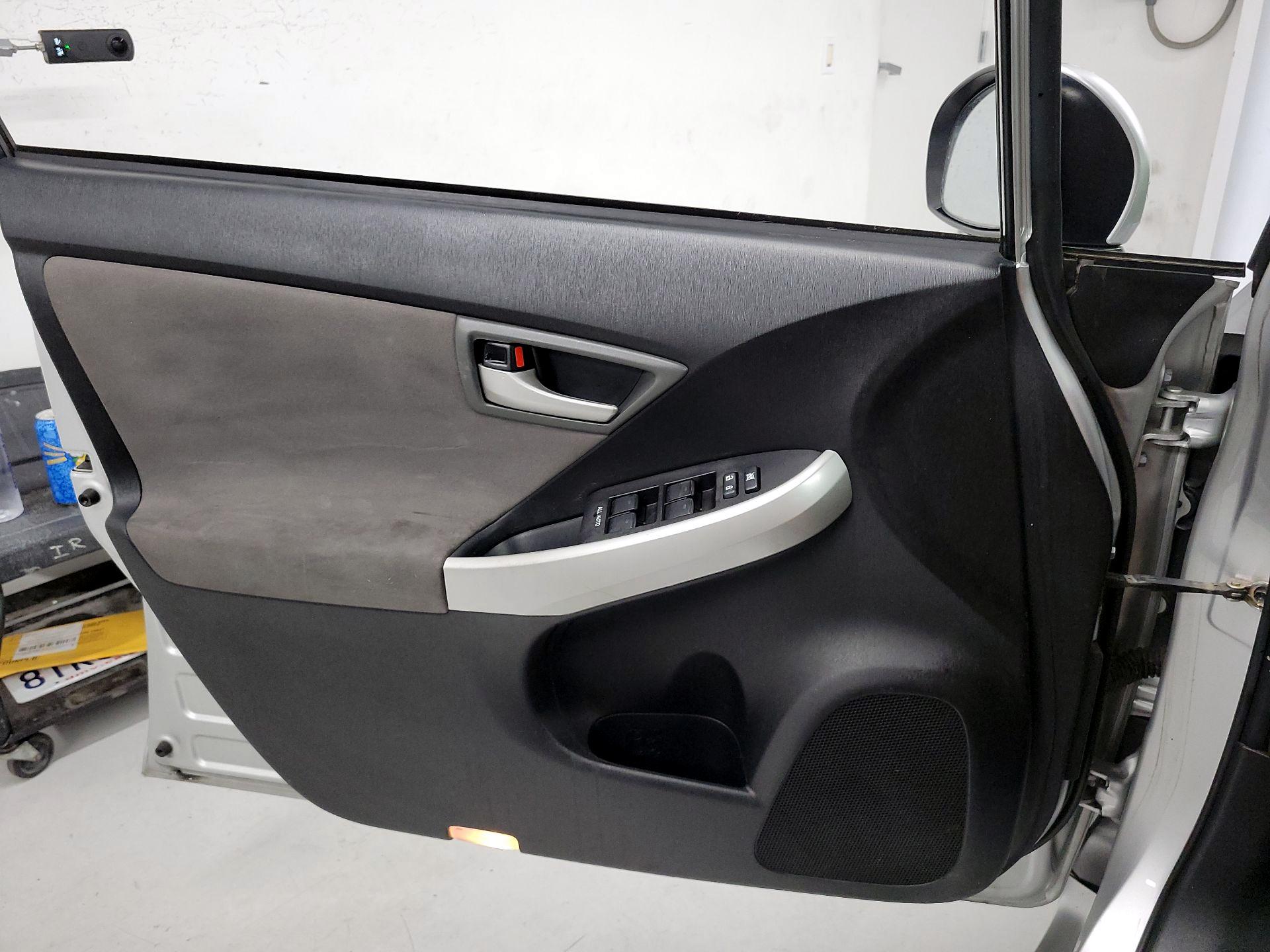 Thumbnail: 2015 Toyota Prius - 12