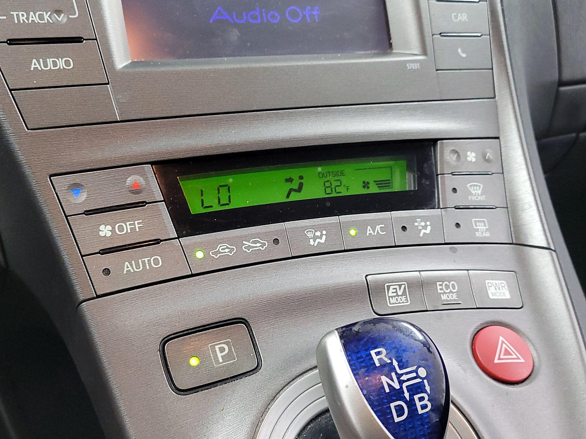 Thumbnail: 2015 Toyota Prius - 14