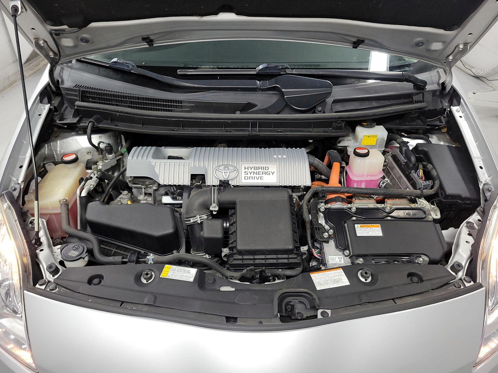 Thumbnail: 2015 Toyota Prius - 18